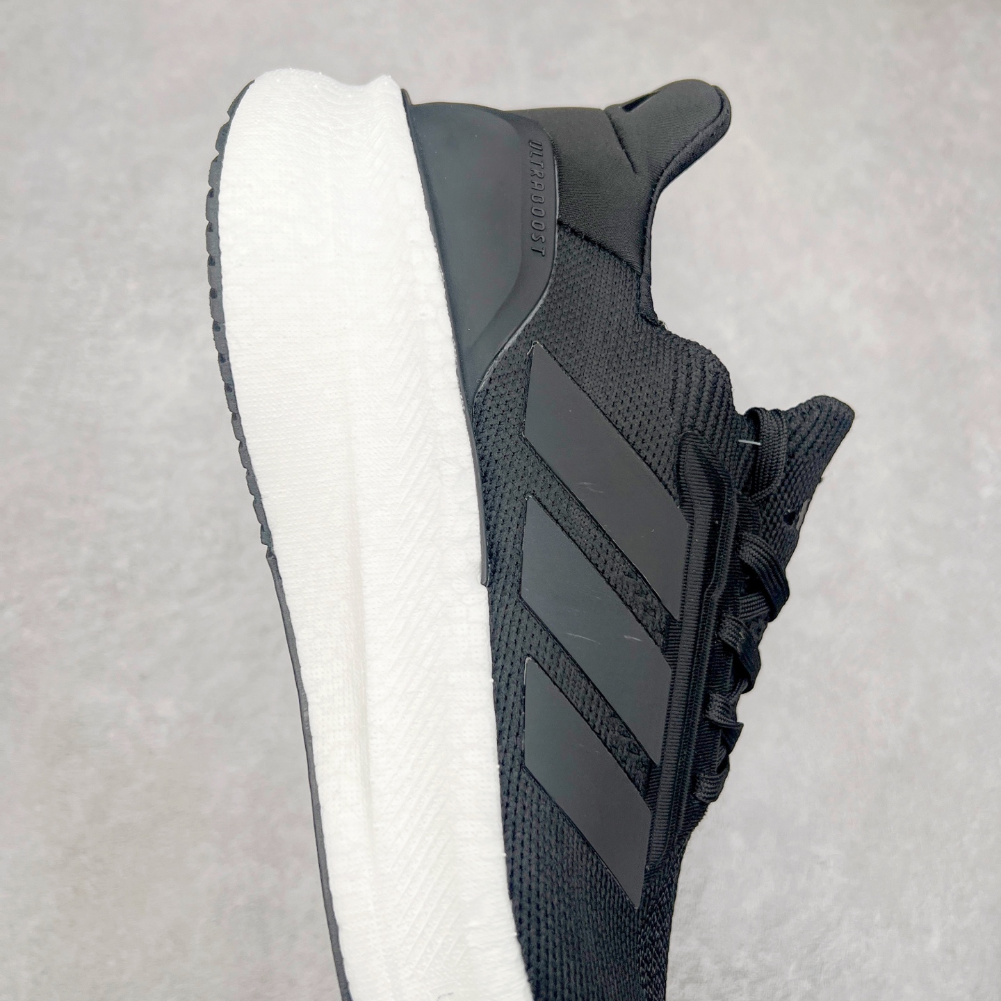 图片[6]-AD Ultra Boost 5X 2025高性能版5X系列UB低帮袜套式针织透气缓震休闲运动慢跑鞋 全新Ultraboost 5X官宣，颠覆以往，迎来该系列自2015年首次亮相最大一次革新！从鞋面到中底配置都有新的突破，跟着小编一同探究“阿迪UB有史以来最大升级”！Ultraboost 5X革新中底配置，采用LightBoost V2泡沫，与Ultraboost Light相比，前掌能量反馈增加2%。与此同时“加厚不增重”，中底相较于上一代更轻，让跑者每一次迈步都能得到更柔软、更澎湃的能量反馈。搭配X形“Torsion System”扭转系统，助力跑者从落地到脚趾离地过程的平稳过渡。Ultraboost 5X升级中足锁定性能，革新Mono Primeknit自适应鞋面配置，搭配轻质无笼鞋面结构，更加贴合跑者脚部。大底由Continental™橡胶制成，更耐磨，抓地力更出色。Adidas全新推出ULTRABOOST 5X，专注日常跑步，适用于任何级别的跑者，无距离门槛限制。兼具有氧跑、中短距离慢跑、节奏跑、间歇跑、日常通勤等各种场景，ULTRABOOST 5X都能给你带来优质的跑步体验。实拍调校N版已经零色差零失真 百分百还原实物色彩所见即所得 不存在货不对板色差等低级问题 选购参考实物拍摄 不混卖不参货 只用心做好货严格选品 承诺混一赔十 尺码：36 36.5 37.5 38 38.5 39 40 40.5 41 42 42.5 43 44 44.5 45-选品中心