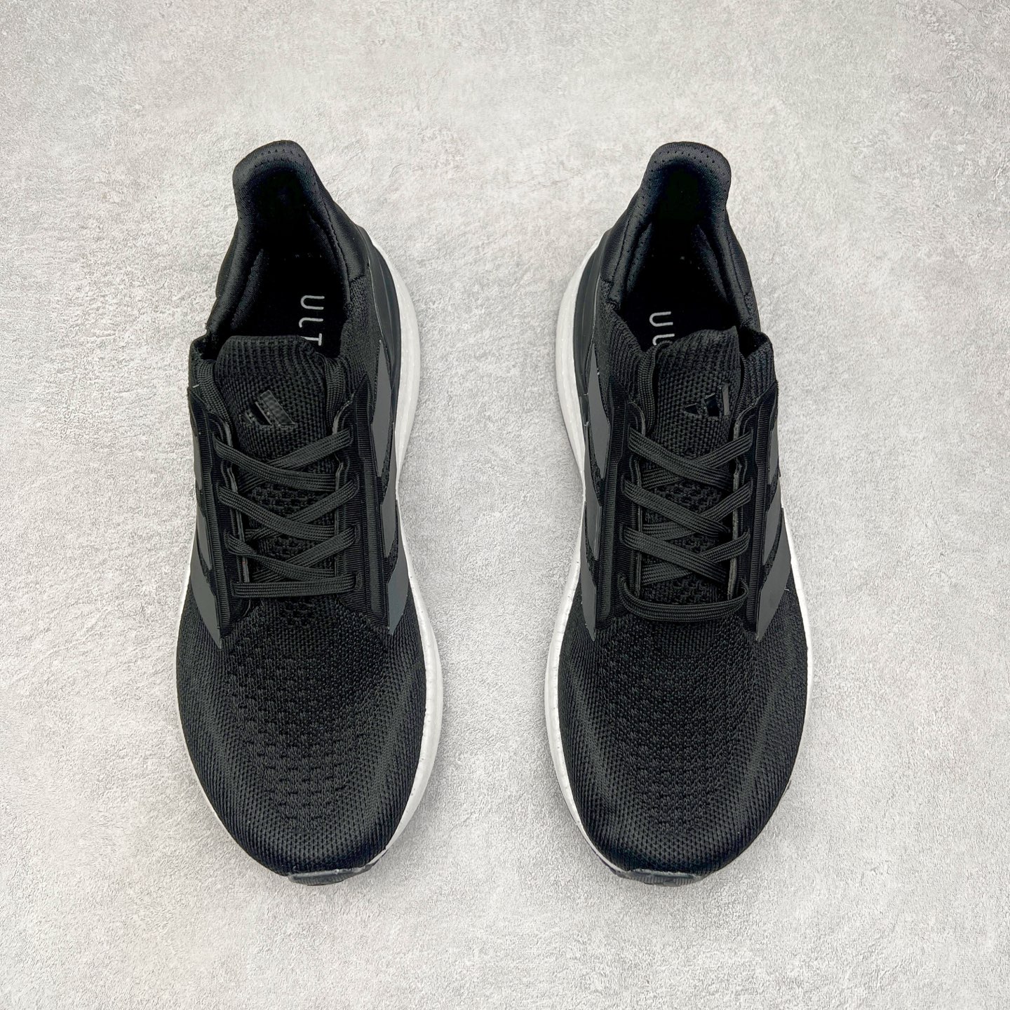 图片[2]-AD Ultra Boost 5X 2025高性能版5X系列UB低帮袜套式针织透气缓震休闲运动慢跑鞋 全新Ultraboost 5X官宣，颠覆以往，迎来该系列自2015年首次亮相最大一次革新！从鞋面到中底配置都有新的突破，跟着小编一同探究“阿迪UB有史以来最大升级”！Ultraboost 5X革新中底配置，采用LightBoost V2泡沫，与Ultraboost Light相比，前掌能量反馈增加2%。与此同时“加厚不增重”，中底相较于上一代更轻，让跑者每一次迈步都能得到更柔软、更澎湃的能量反馈。搭配X形“Torsion System”扭转系统，助力跑者从落地到脚趾离地过程的平稳过渡。Ultraboost 5X升级中足锁定性能，革新Mono Primeknit自适应鞋面配置，搭配轻质无笼鞋面结构，更加贴合跑者脚部。大底由Continental™橡胶制成，更耐磨，抓地力更出色。Adidas全新推出ULTRABOOST 5X，专注日常跑步，适用于任何级别的跑者，无距离门槛限制。兼具有氧跑、中短距离慢跑、节奏跑、间歇跑、日常通勤等各种场景，ULTRABOOST 5X都能给你带来优质的跑步体验。实拍调校N版已经零色差零失真 百分百还原实物色彩所见即所得 不存在货不对板色差等低级问题 选购参考实物拍摄 不混卖不参货 只用心做好货严格选品 承诺混一赔十 尺码：36 36.5 37.5 38 38.5 39 40 40.5 41 42 42.5 43 44 44.5 45-选品中心