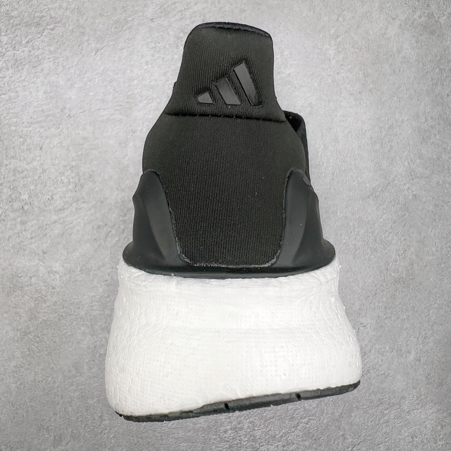 图片[8]-AD Ultra Boost 5X 2025高性能版5X系列UB低帮袜套式针织透气缓震休闲运动慢跑鞋 全新Ultraboost 5X官宣，颠覆以往，迎来该系列自2015年首次亮相最大一次革新！从鞋面到中底配置都有新的突破，跟着小编一同探究“阿迪UB有史以来最大升级”！Ultraboost 5X革新中底配置，采用LightBoost V2泡沫，与Ultraboost Light相比，前掌能量反馈增加2%。与此同时“加厚不增重”，中底相较于上一代更轻，让跑者每一次迈步都能得到更柔软、更澎湃的能量反馈。搭配X形“Torsion System”扭转系统，助力跑者从落地到脚趾离地过程的平稳过渡。Ultraboost 5X升级中足锁定性能，革新Mono Primeknit自适应鞋面配置，搭配轻质无笼鞋面结构，更加贴合跑者脚部。大底由Continental™橡胶制成，更耐磨，抓地力更出色。Adidas全新推出ULTRABOOST 5X，专注日常跑步，适用于任何级别的跑者，无距离门槛限制。兼具有氧跑、中短距离慢跑、节奏跑、间歇跑、日常通勤等各种场景，ULTRABOOST 5X都能给你带来优质的跑步体验。实拍调校N版已经零色差零失真 百分百还原实物色彩所见即所得 不存在货不对板色差等低级问题 选购参考实物拍摄 不混卖不参货 只用心做好货严格选品 承诺混一赔十 尺码：36 36.5 37.5 38 38.5 39 40 40.5 41 42 42.5 43 44 44.5 45-选品中心