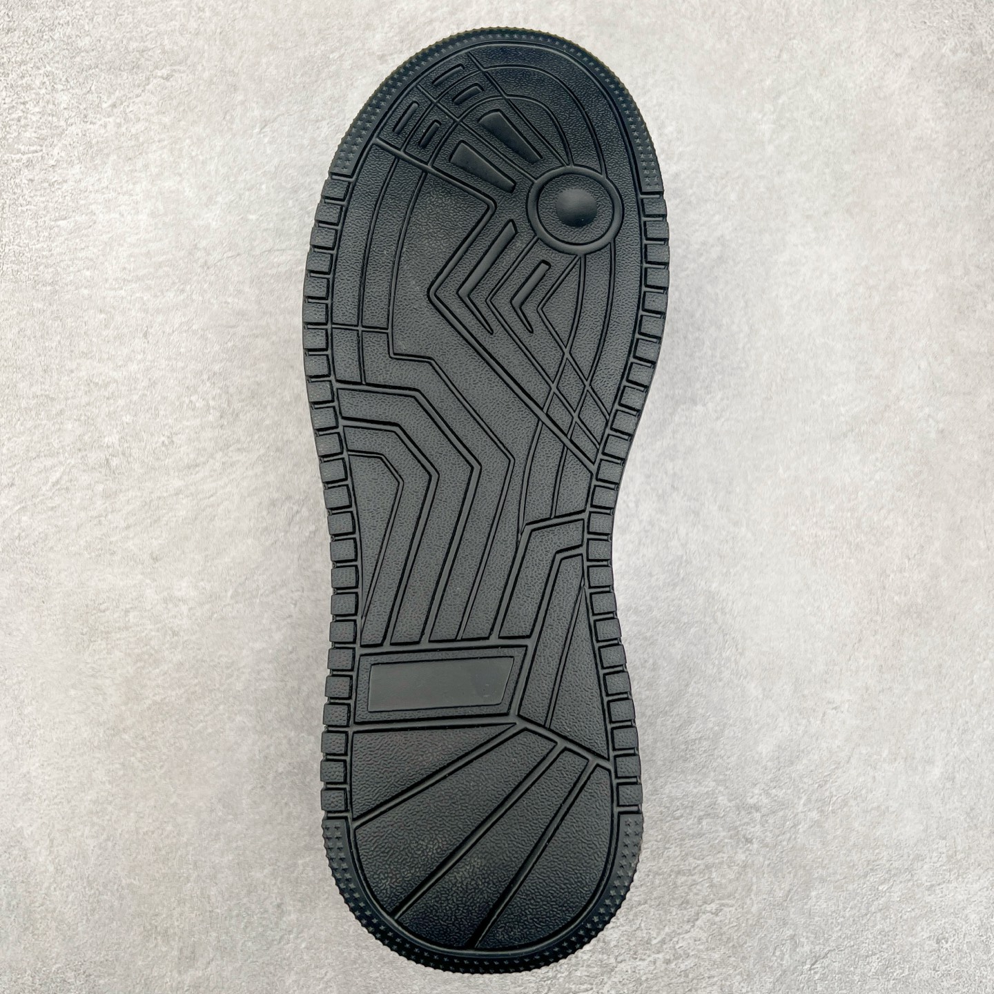 图片[9]-PRADA普拉达 厚底徽标系带运动休闲男鞋系列 广东大厂品质 专柜同步 大气个性更潮更抢眼更追求档次，它将颠覆旧念，与您共度时尚潮人必备! 面料采用原版进口小牛皮 牛皮内里垫脚 橡胶发泡大底 轻便防滑耐磨 脚感舒适 款式耐看做工精细 配以简洁利落的鞋楦 彰显男人的果敢和硬朗 尺码：39-44（皮鞋码）-选品中心