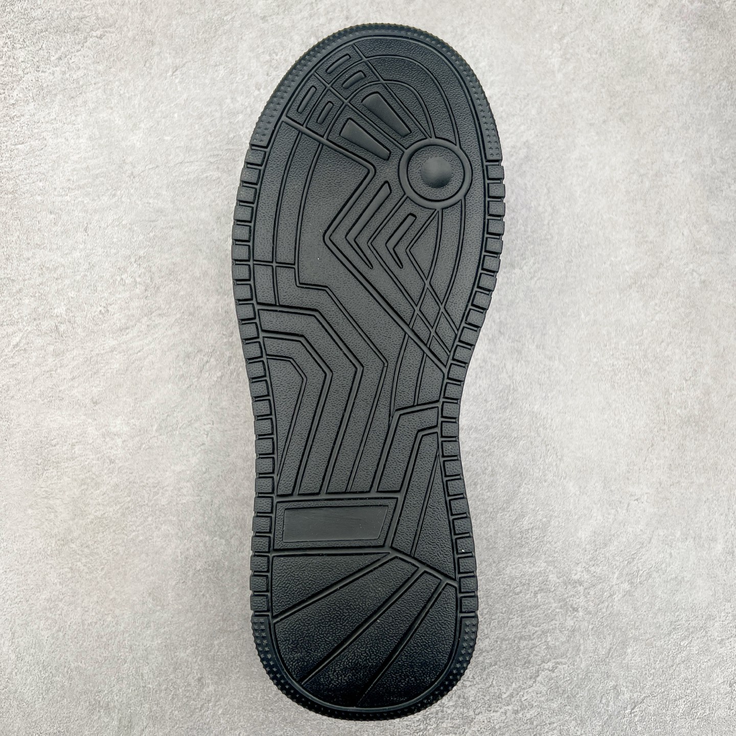 图片[9]-PRADA普拉达 厚底徽标系带运动休闲男鞋系列 广东大厂品质 专柜同步 大气个性更潮更抢眼更追求档次，它将颠覆旧念，与您共度时尚潮人必备! 面料采用原版进口小牛皮 牛皮内里垫脚 橡胶发泡大底 轻便防滑耐磨 脚感舒适 款式耐看做工精细 配以简洁利落的鞋楦 彰显男人的果敢和硬朗 尺码：39-44（皮鞋码）-选品中心