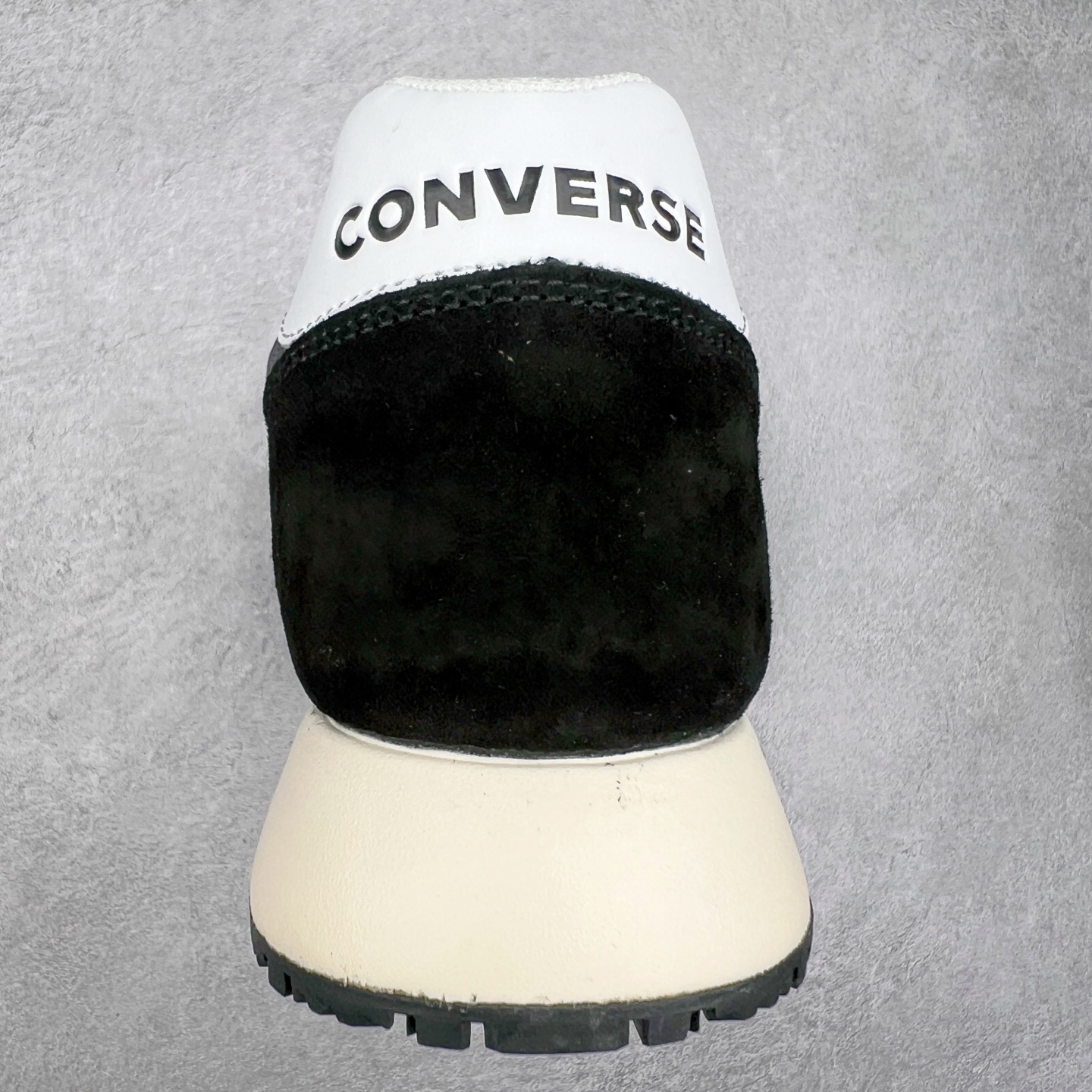 图片[7]-Converse Omega Trainer 王源同款 匡威官方 学院复古休闲阿甘跑步鞋 翻毛皮鞋面搭配网眼设计 不仅时尚感十足 还很舒适透气 Comfort鞋垫搭配轻盈的EVA中底 绝佳脚感体验 货号：A13378C 黑色 货号：A13376C 灰色 货号：A13377C 米白红 尺码：36 36.5 37 37.5 38 39 39.5 40 41 41.5 42 42.5 43 44-选品中心