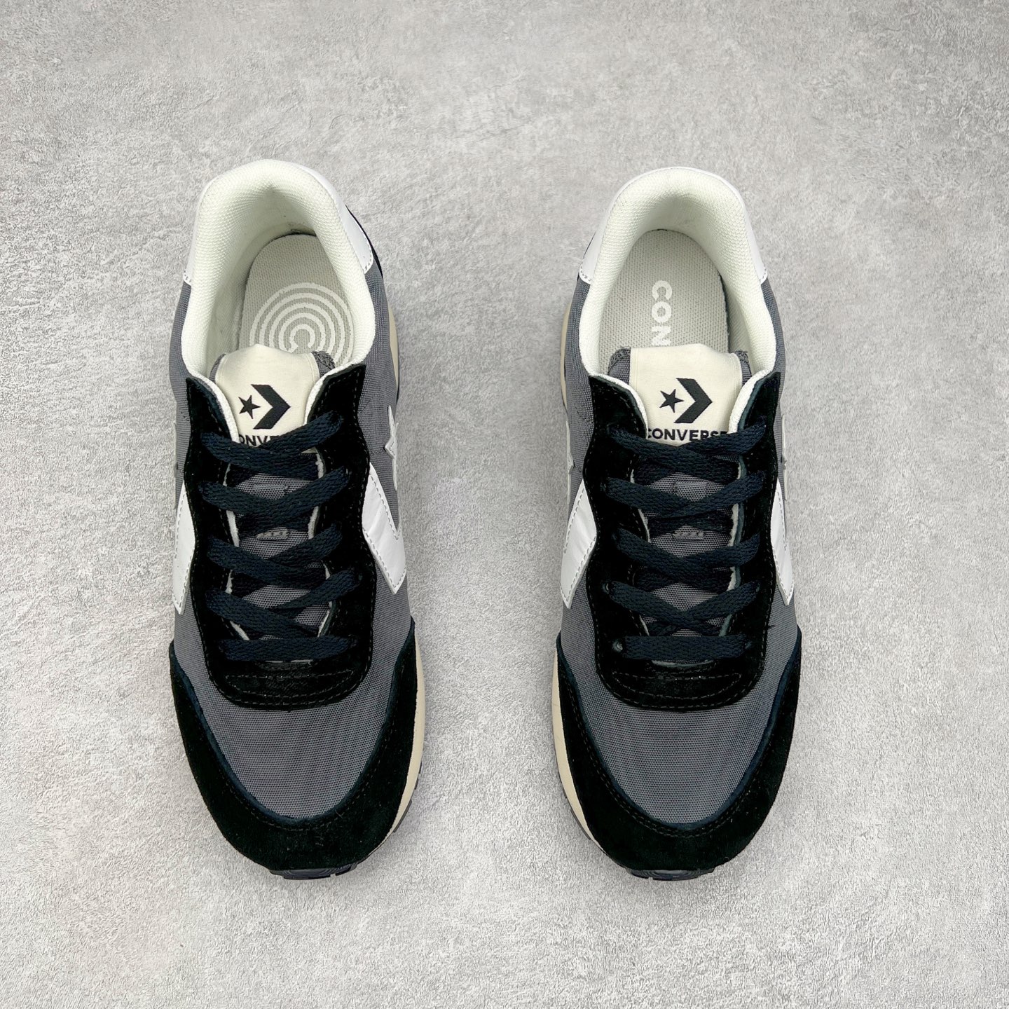 图片[2]-Converse Omega Trainer 王源同款 匡威官方 学院复古休闲阿甘跑步鞋 翻毛皮鞋面搭配网眼设计 不仅时尚感十足 还很舒适透气 Comfort鞋垫搭配轻盈的EVA中底 绝佳脚感体验 货号：A13378C 黑色 货号：A13376C 灰色 货号：A13377C 米白红 尺码：36 36.5 37 37.5 38 39 39.5 40 41 41.5 42 42.5 43 44-选品中心