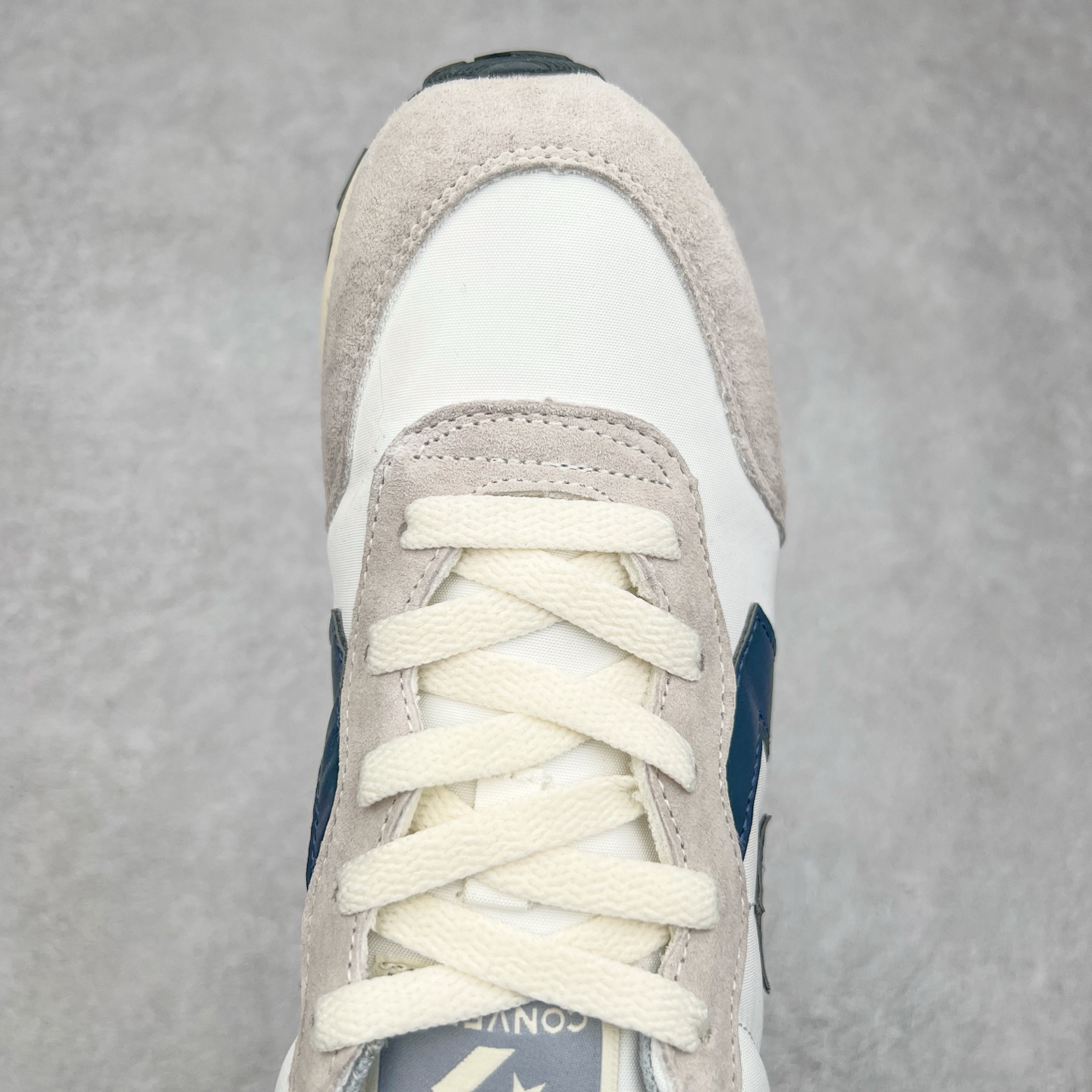 图片[4]-Converse Omega Trainer 王源同款 匡威官方 学院复古休闲阿甘跑步鞋 翻毛皮鞋面搭配网眼设计 不仅时尚感十足 还很舒适透气 Comfort鞋垫搭配轻盈的EVA中底 绝佳脚感体验 货号：A13378C 黑色 货号：A13376C 灰色 货号：A13377C 米白红 尺码：36 36.5 37 37.5 38 39 39.5 40 41 41.5 42 42.5 43 44-选品中心