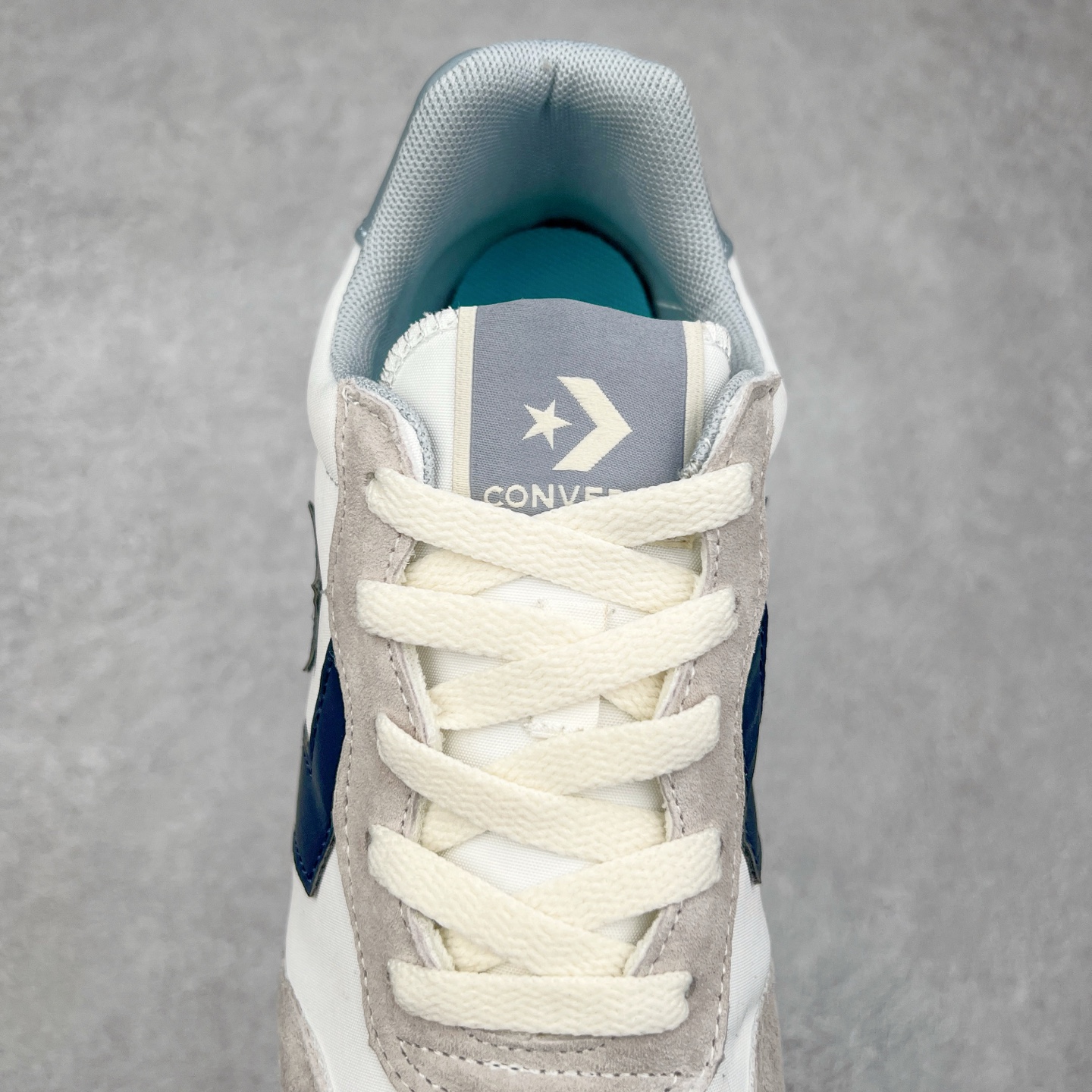 图片[5]-Converse Omega Trainer 王源同款 匡威官方 学院复古休闲阿甘跑步鞋 翻毛皮鞋面搭配网眼设计 不仅时尚感十足 还很舒适透气 Comfort鞋垫搭配轻盈的EVA中底 绝佳脚感体验 货号：A13378C 黑色 货号：A13376C 灰色 货号：A13377C 米白红 尺码：36 36.5 37 37.5 38 39 39.5 40 41 41.5 42 42.5 43 44-选品中心