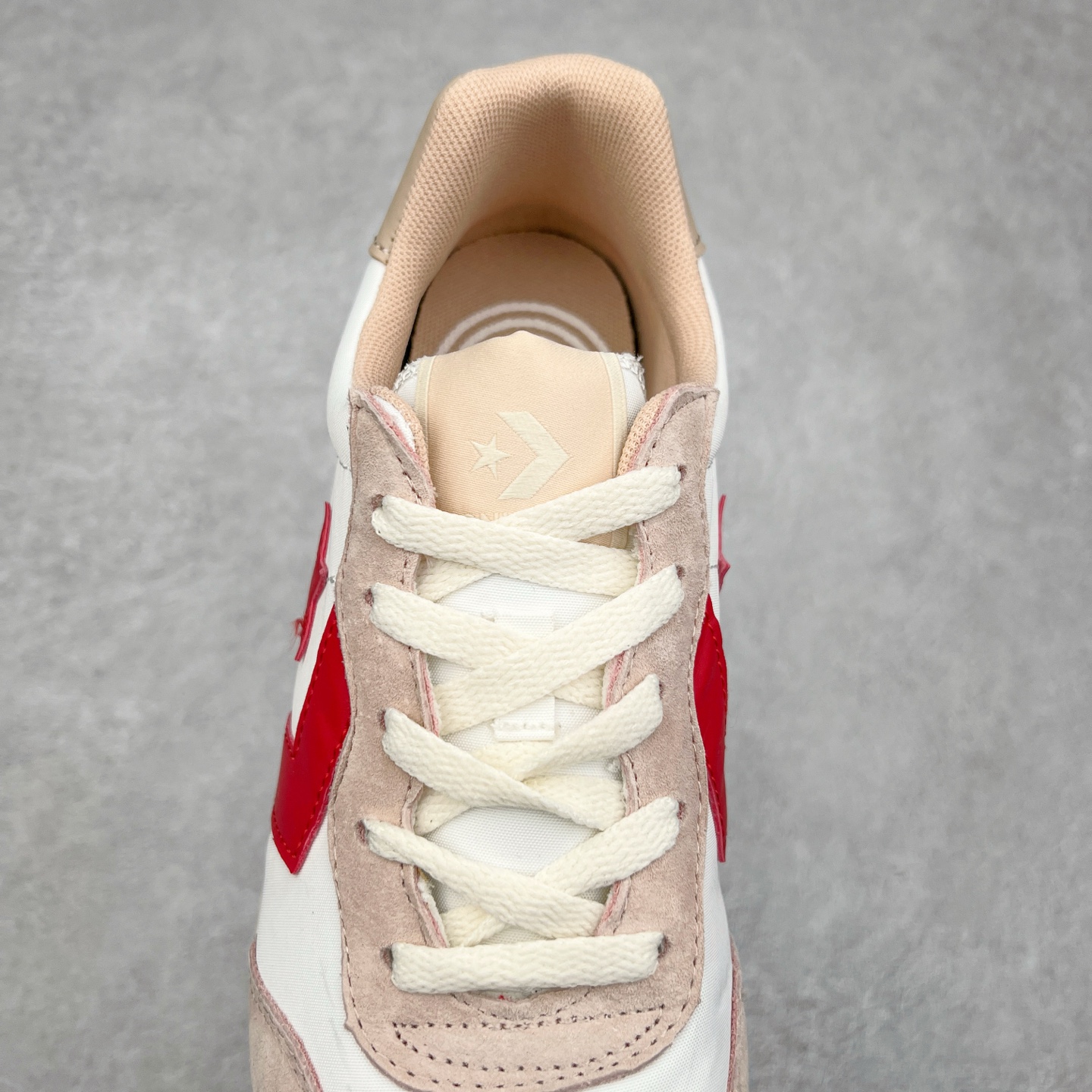 图片[5]-Converse Omega Trainer 王源同款 匡威官方 学院复古休闲阿甘跑步鞋 翻毛皮鞋面搭配网眼设计 不仅时尚感十足 还很舒适透气 Comfort鞋垫搭配轻盈的EVA中底 绝佳脚感体验 货号：A13378C 黑色 货号：A13376C 灰色 货号：A13377C 米白红 尺码：36 36.5 37 37.5 38 39 39.5 40 41 41.5 42 42.5 43 44-选品中心