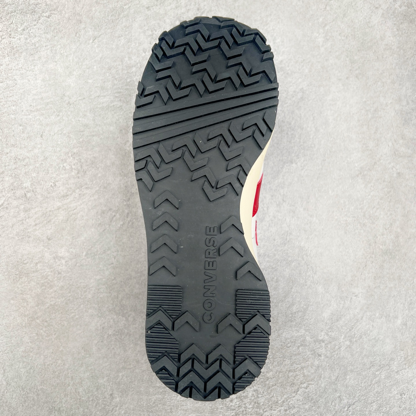 图片[9]-Converse Omega Trainer 王源同款 匡威官方 学院复古休闲阿甘跑步鞋 翻毛皮鞋面搭配网眼设计 不仅时尚感十足 还很舒适透气 Comfort鞋垫搭配轻盈的EVA中底 绝佳脚感体验 货号：A13378C 黑色 货号：A13376C 灰色 货号：A13377C 米白红 尺码：36 36.5 37 37.5 38 39 39.5 40 41 41.5 42 42.5 43 44-选品中心