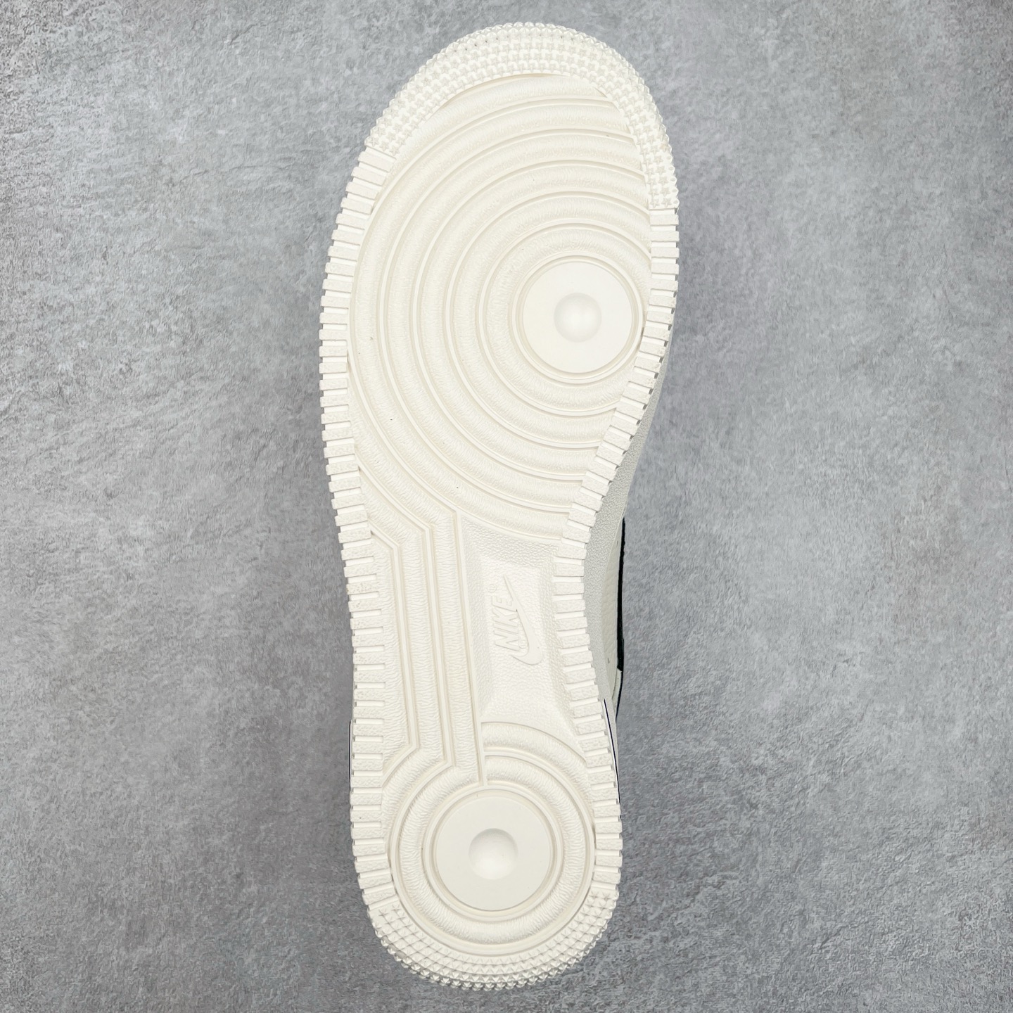 图片[9]-NK Air Force 1´07 Low 空军一号低帮百搭休闲运动板鞋 DD8959-706 柔软、弹性十足的缓震性能和出色的中底设计 横跨复古与现代的外型结合 造就出风靡全球 三十多年的Force 1 直到今天还深受青睐 实拍调校N版已经零色差零失真 百分百还原实物色彩所见即所得 不存在货不对板色差等低级问题 选购参考实物拍摄 不混卖不参货 只用心做好货严格选品 承诺混一赔十 尺码：36 36.5 37.5 38 38.5 39 40 40.5 41 42 42.5 43 44 44.5 45-选品中心