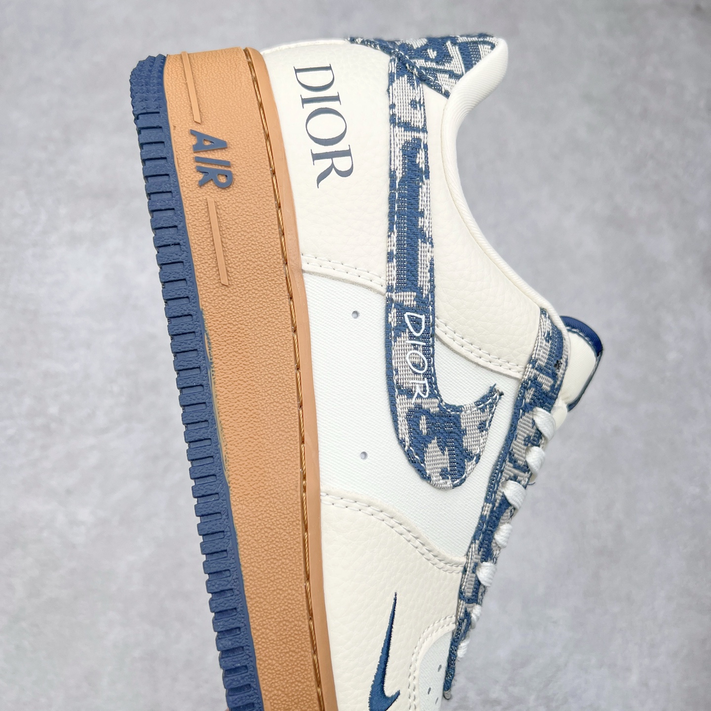 图片[6]-NK Air Force 1´07 Low 空军一号低帮百搭休闲运动板鞋 KK1988-052 柔软、弹性十足的缓震性能和出色的中底设计 横跨复古与现代的外型结合 造就出风靡全球 三十多年的Force 1 直到今天还深受青睐 实拍调校N版已经零色差零失真 百分百还原实物色彩所见即所得 不存在货不对板色差等低级问题 选购参考实物拍摄 不混卖不参货 只用心做好货严格选品 承诺混一赔十 尺码：36 36.5 37.5 38 38.5 39 40 40.5 41 42 42.5 43 44 44.5 45-选品中心