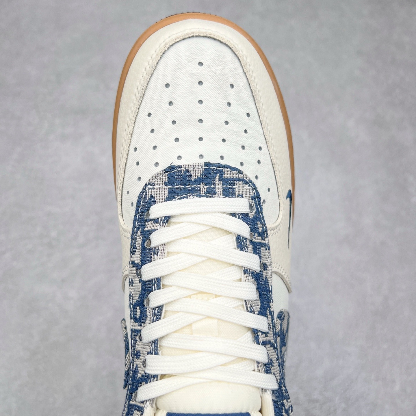 图片[4]-NK Air Force 1´07 Low 空军一号低帮百搭休闲运动板鞋 KK1988-052 柔软、弹性十足的缓震性能和出色的中底设计 横跨复古与现代的外型结合 造就出风靡全球 三十多年的Force 1 直到今天还深受青睐 实拍调校N版已经零色差零失真 百分百还原实物色彩所见即所得 不存在货不对板色差等低级问题 选购参考实物拍摄 不混卖不参货 只用心做好货严格选品 承诺混一赔十 尺码：36 36.5 37.5 38 38.5 39 40 40.5 41 42 42.5 43 44 44.5 45-选品中心