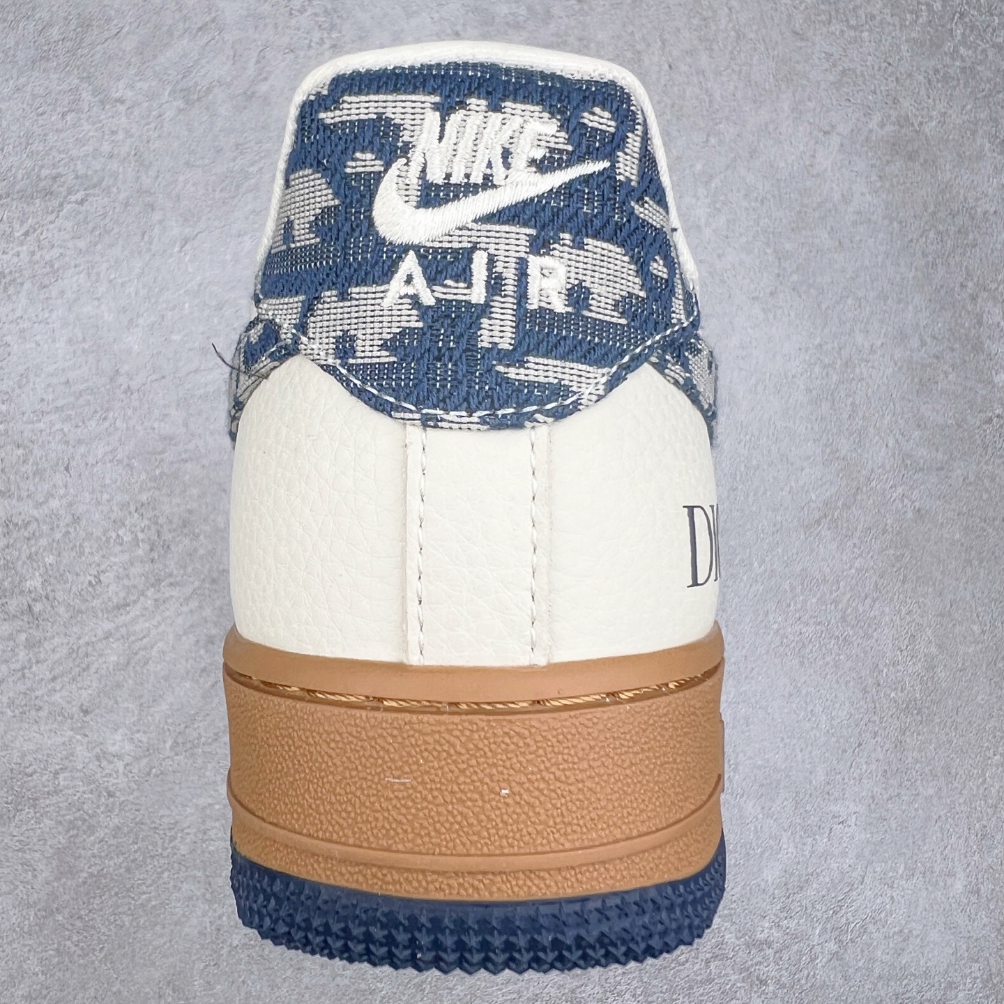 图片[8]-NK Air Force 1´07 Low 空军一号低帮百搭休闲运动板鞋 KK1988-052 柔软、弹性十足的缓震性能和出色的中底设计 横跨复古与现代的外型结合 造就出风靡全球 三十多年的Force 1 直到今天还深受青睐 实拍调校N版已经零色差零失真 百分百还原实物色彩所见即所得 不存在货不对板色差等低级问题 选购参考实物拍摄 不混卖不参货 只用心做好货严格选品 承诺混一赔十 尺码：36 36.5 37.5 38 38.5 39 40 40.5 41 42 42.5 43 44 44.5 45-选品中心