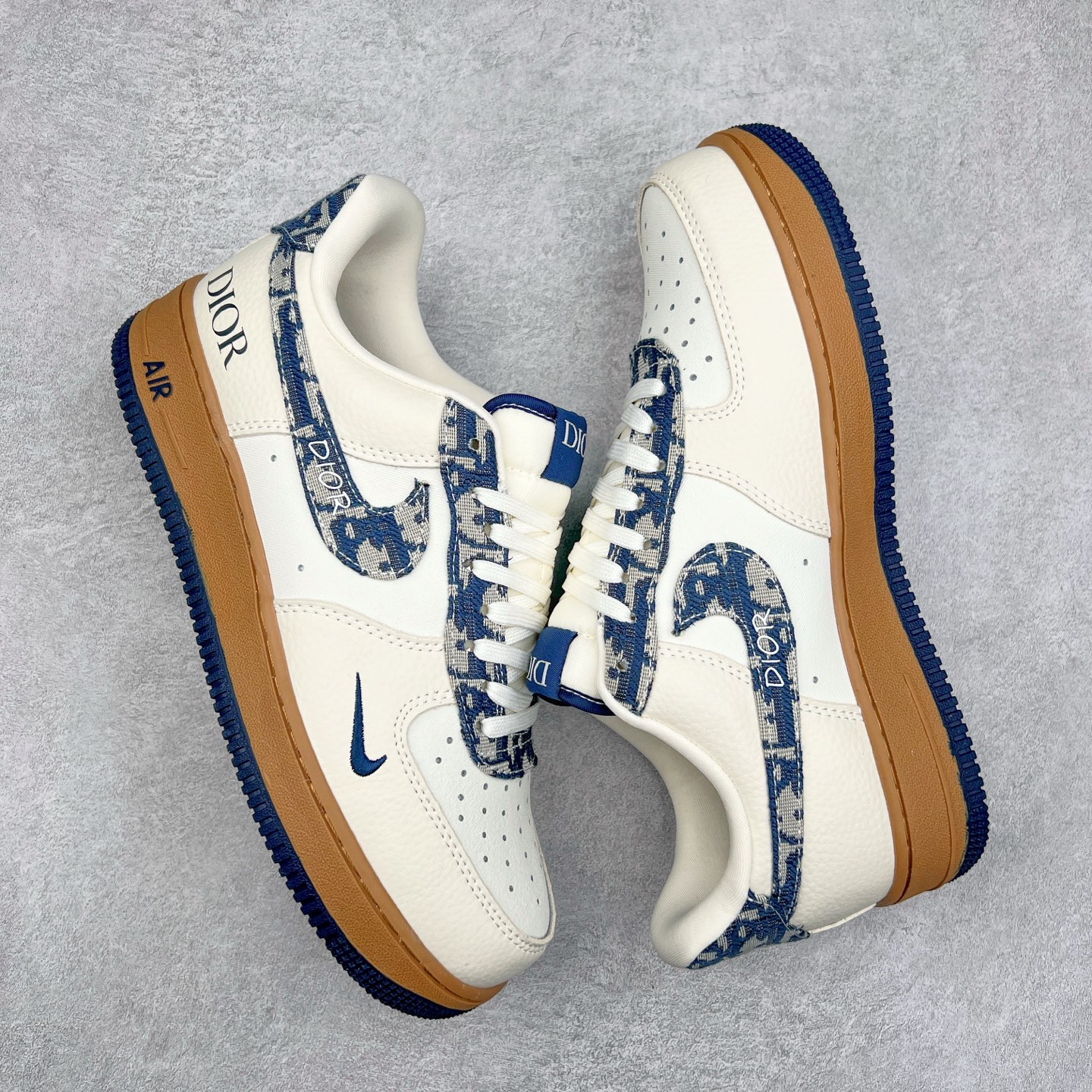 图片[3]-NK Air Force 1´07 Low 空军一号低帮百搭休闲运动板鞋 KK1988-052 柔软、弹性十足的缓震性能和出色的中底设计 横跨复古与现代的外型结合 造就出风靡全球 三十多年的Force 1 直到今天还深受青睐 实拍调校N版已经零色差零失真 百分百还原实物色彩所见即所得 不存在货不对板色差等低级问题 选购参考实物拍摄 不混卖不参货 只用心做好货严格选品 承诺混一赔十 尺码：36 36.5 37.5 38 38.5 39 40 40.5 41 42 42.5 43 44 44.5 45-选品中心