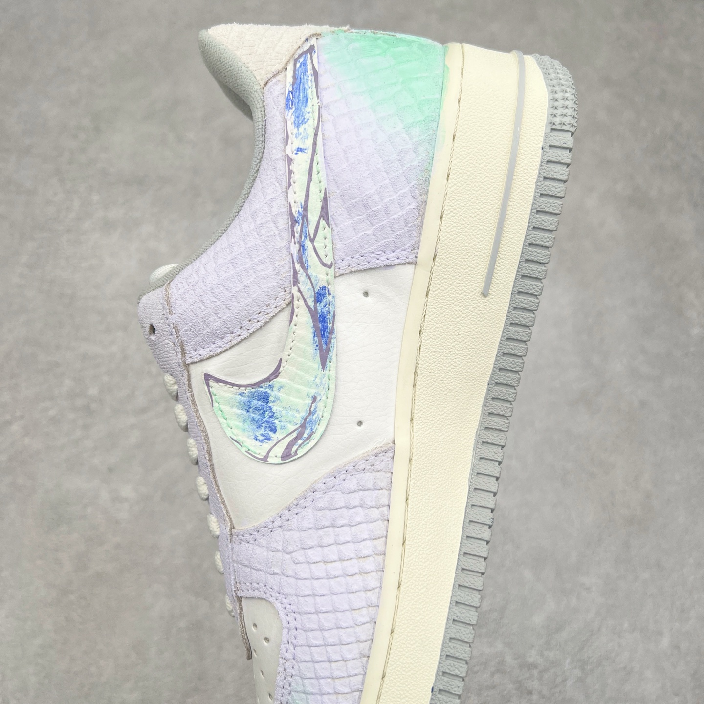 图片[7]-NK Air Force 1´07 Low 空军一号低帮百搭休闲运动板鞋 DX2678-666 柔软、弹性十足的缓震性能和出色的中底设计 横跨复古与现代的外型结合 造就出风靡全球 三十多年的Force 1 直到今天还深受青睐 实拍调校N版已经零色差零失真 百分百还原实物色彩所见即所得 不存在货不对板色差等低级问题 选购参考实物拍摄 不混卖不参货 只用心做好货严格选品 承诺混一赔十 尺码：36 36.5 37.5 38 38.5 39 40 40.5 41 42 42.5 43 44 44.5 45-选品中心