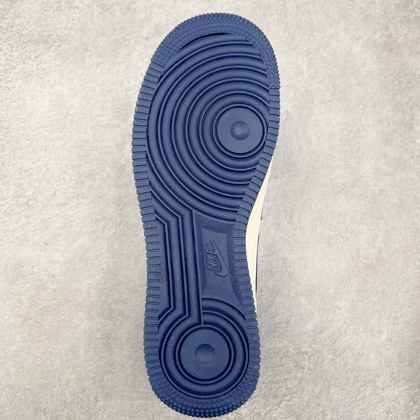 图片[9]-NK Air Force 1´07 Low 空军一号低帮百搭休闲运动板鞋 XZ6188-382 柔软、弹性十足的缓震性能和出色的中底设计 横跨复古与现代的外型结合 造就出风靡全球 三十多年的Force 1 直到今天还深受青睐 实拍调校N版已经零色差零失真 百分百还原实物色彩所见即所得 不存在货不对板色差等低级问题 选购参考实物拍摄 不混卖不参货 只用心做好货严格选品 承诺混一赔十 尺码：36 36.5 37.5 38 38.5 39 40 40.5 41 42 42.5 43 44 44.5 45-选品中心