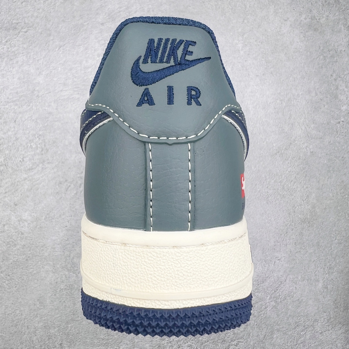 图片[8]-NK Air Force 1´07 Low 空军一号低帮百搭休闲运动板鞋 XZ6188-382 柔软、弹性十足的缓震性能和出色的中底设计 横跨复古与现代的外型结合 造就出风靡全球 三十多年的Force 1 直到今天还深受青睐 实拍调校N版已经零色差零失真 百分百还原实物色彩所见即所得 不存在货不对板色差等低级问题 选购参考实物拍摄 不混卖不参货 只用心做好货严格选品 承诺混一赔十 尺码：36 36.5 37.5 38 38.5 39 40 40.5 41 42 42.5 43 44 44.5 45-选品中心