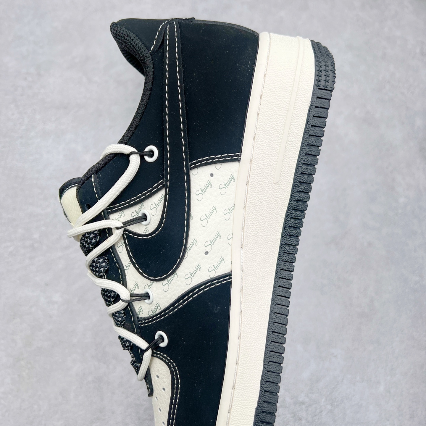 图片[7]-NK Air Force 1´07 Low 空军一号低帮百搭休闲运动板鞋 SJ1198-108 柔软、弹性十足的缓震性能和出色的中底设计 横跨复古与现代的外型结合 造就出风靡全球 三十多年的Force 1 直到今天还深受青睐 实拍调校N版已经零色差零失真 百分百还原实物色彩所见即所得 不存在货不对板色差等低级问题 选购参考实物拍摄 不混卖不参货 只用心做好货严格选品 承诺混一赔十 尺码：36 36.5 37.5 38 38.5 39 40 40.5 41 42 42.5 43 44 44.5 45-选品中心