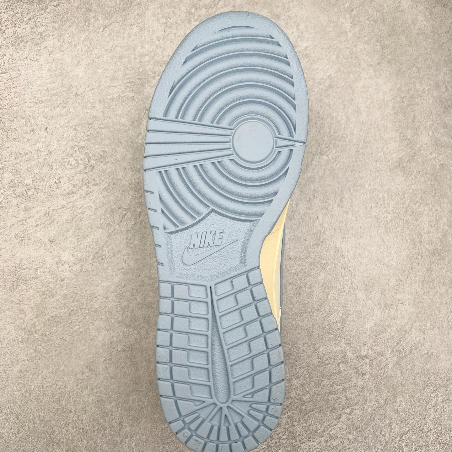 图片[9]-NK Dunk Low 定制配色 XS6089-503 大厂出品 极力推荐 原装头层材料 独家版型蒸餾加工帶來的是更好的视觉和脚感体验大厂纯原品质出货 清洁度 电绣工艺 皮料切割干净无任何毛边 细节完美 实拍调校N版已经零色差零失真 百分百还原实物色彩所见即所得 不存在货不对板色差等低级问题 选购参考实物拍摄 不混卖不参货 只用心做好货严格选品 承诺混一赔十 尺码：36 36.5 37.5 38 38.5 39 40 40.5 41 42 42.5 43 44 44.5 45-选品中心