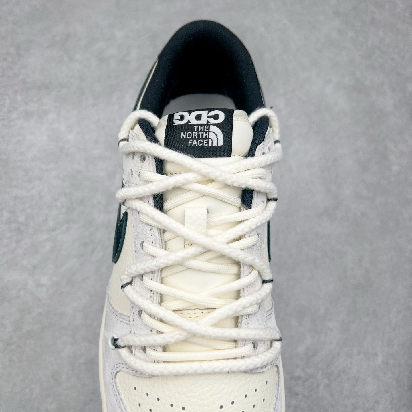 图片[5]-NK Dunk Low 定制配色 YC5066-257 大厂出品 极力推荐 原装头层材料 独家版型蒸餾加工帶來的是更好的视觉和脚感体验大厂纯原品质出货 清洁度 电绣工艺 皮料切割干净无任何毛边 细节完美 实拍调校N版已经零色差零失真 百分百还原实物色彩所见即所得 不存在货不对板色差等低级问题 选购参考实物拍摄 不混卖不参货 只用心做好货严格选品 承诺混一赔十 尺码：36 36.5 37.5 38 38.5 39 40 40.5 41 42 42.5 43 44 44.5 45-选品中心