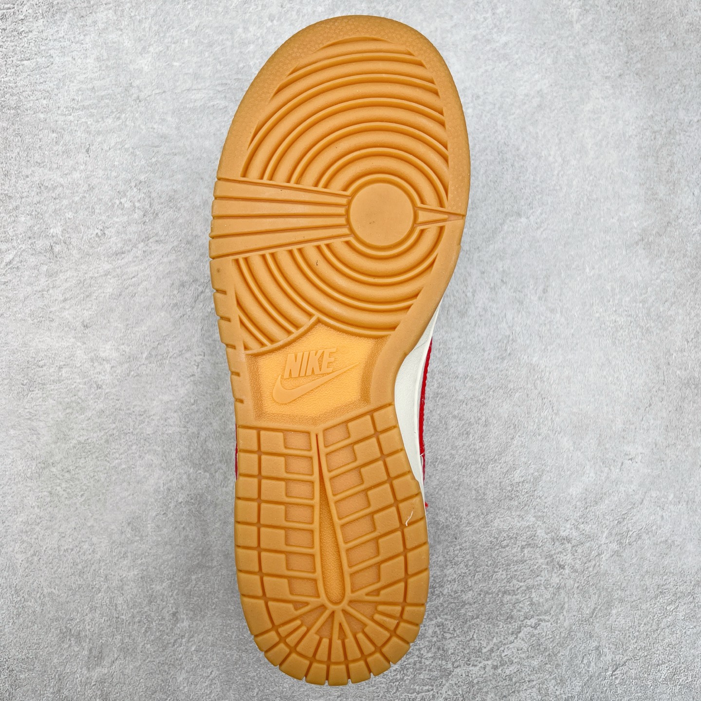 图片[9]-NK Dunk Low 定制配色 CH6336-228 大厂出品 极力推荐 原装头层材料 独家版型蒸餾加工帶來的是更好的视觉和脚感体验大厂纯原品质出货 清洁度 电绣工艺 皮料切割干净无任何毛边 细节完美 实拍调校N版已经零色差零失真 百分百还原实物色彩所见即所得 不存在货不对板色差等低级问题 选购参考实物拍摄 不混卖不参货 只用心做好货严格选品 承诺混一赔十 尺码：36 36.5 37.5 38 38.5 39 40 40.5 41 42 42.5 43 44 44.5 45-选品中心