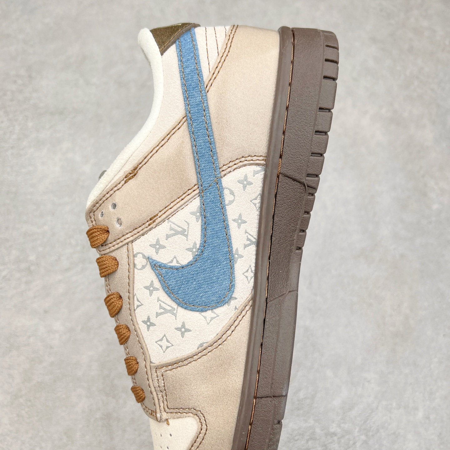 图片[7]-NK Dunk Low 定制配色 CH8311-235 大厂出品 极力推荐 原装头层材料 独家版型蒸餾加工帶來的是更好的视觉和脚感体验大厂纯原品质出货 清洁度 电绣工艺 皮料切割干净无任何毛边 细节完美 实拍调校N版已经零色差零失真 百分百还原实物色彩所见即所得 不存在货不对板色差等低级问题 选购参考实物拍摄 不混卖不参货 只用心做好货严格选品 承诺混一赔十 尺码：36 36.5 37.5 38 38.5 39 40 40.5 41 42 42.5 43 44 44.5 45-选品中心