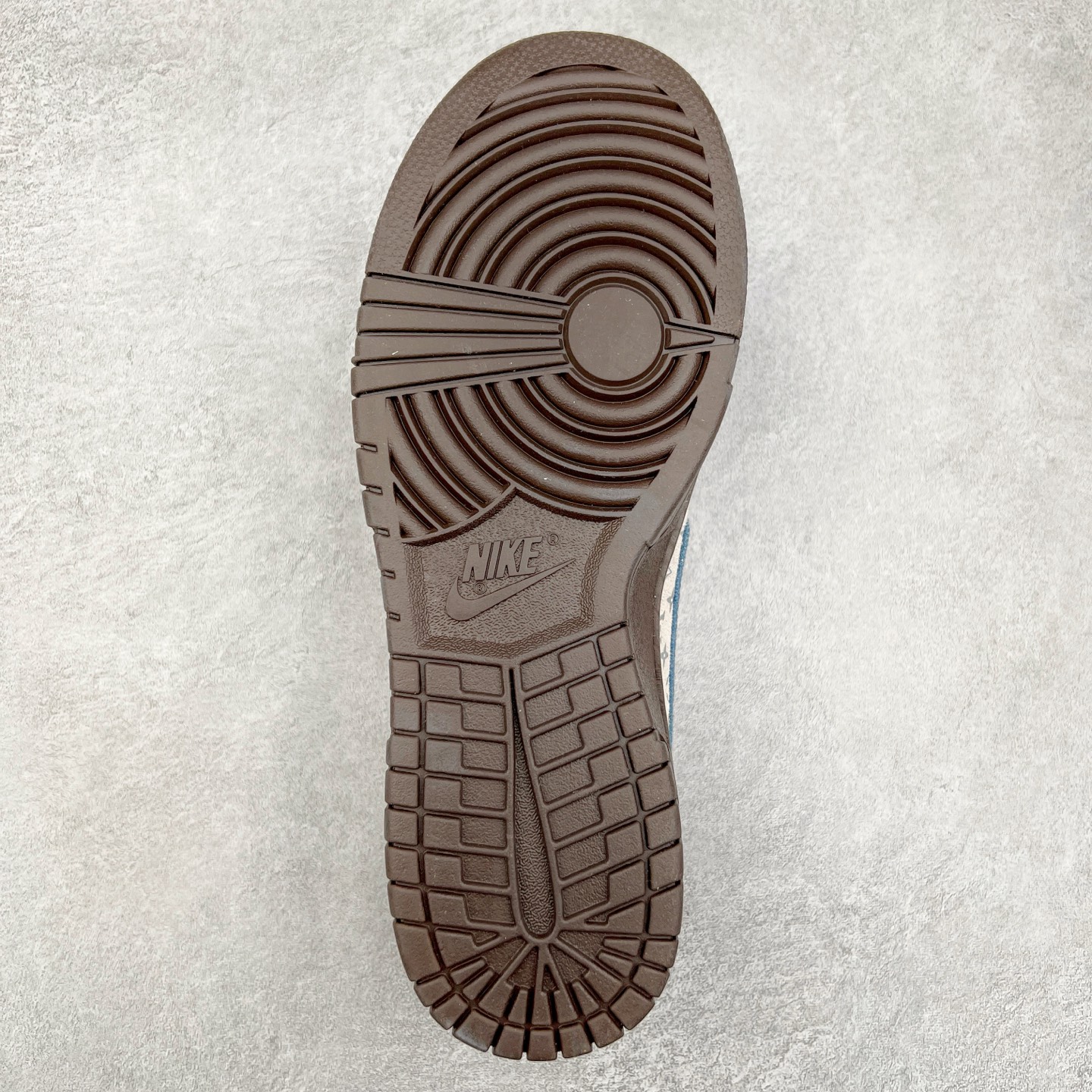 图片[9]-NK Dunk Low 定制配色 CH8311-235 大厂出品 极力推荐 原装头层材料 独家版型蒸餾加工帶來的是更好的视觉和脚感体验大厂纯原品质出货 清洁度 电绣工艺 皮料切割干净无任何毛边 细节完美 实拍调校N版已经零色差零失真 百分百还原实物色彩所见即所得 不存在货不对板色差等低级问题 选购参考实物拍摄 不混卖不参货 只用心做好货严格选品 承诺混一赔十 尺码：36 36.5 37.5 38 38.5 39 40 40.5 41 42 42.5 43 44 44.5 45-选品中心