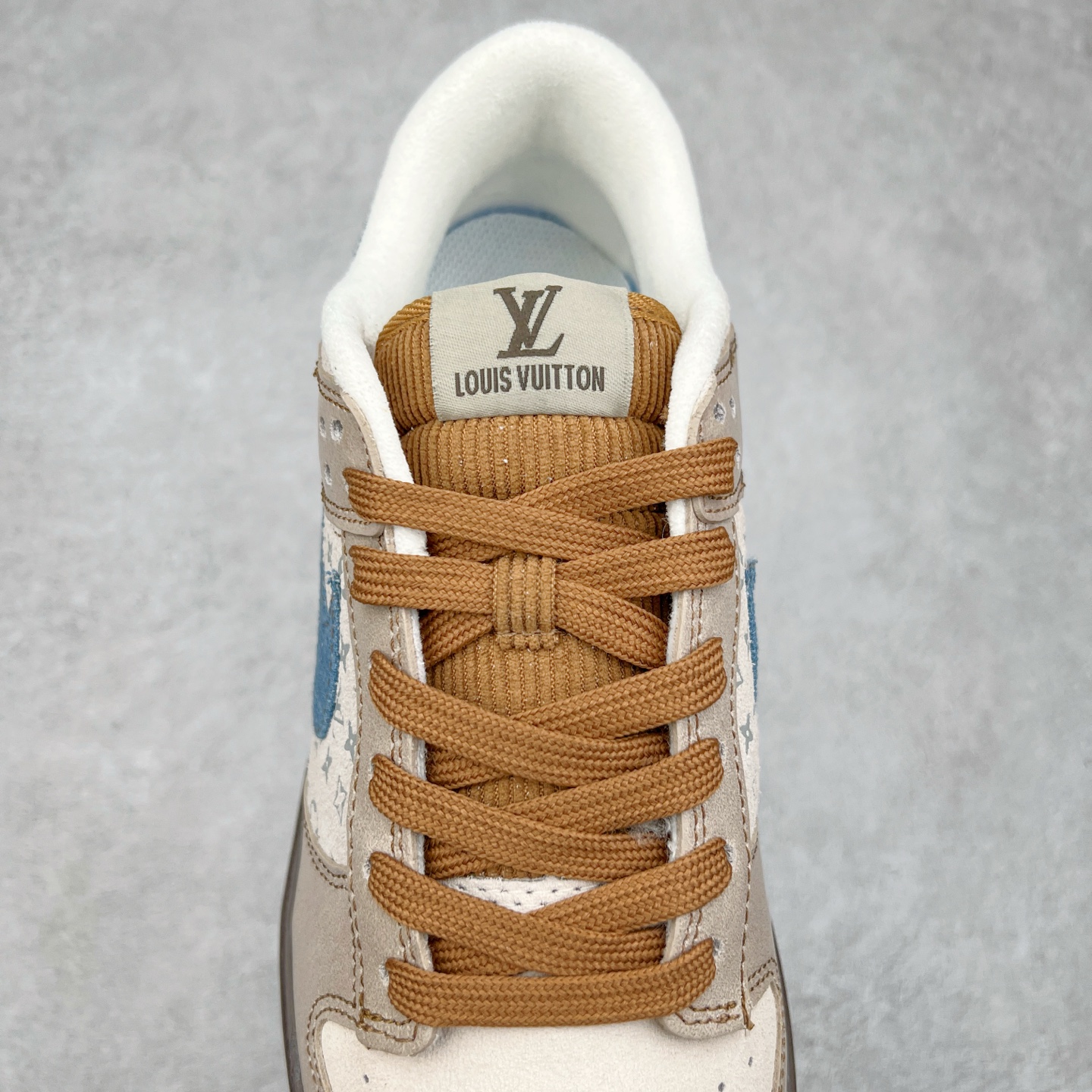 图片[5]-NK Dunk Low 定制配色 CH8311-235 大厂出品 极力推荐 原装头层材料 独家版型蒸餾加工帶來的是更好的视觉和脚感体验大厂纯原品质出货 清洁度 电绣工艺 皮料切割干净无任何毛边 细节完美 实拍调校N版已经零色差零失真 百分百还原实物色彩所见即所得 不存在货不对板色差等低级问题 选购参考实物拍摄 不混卖不参货 只用心做好货严格选品 承诺混一赔十 尺码：36 36.5 37.5 38 38.5 39 40 40.5 41 42 42.5 43 44 44.5 45-选品中心