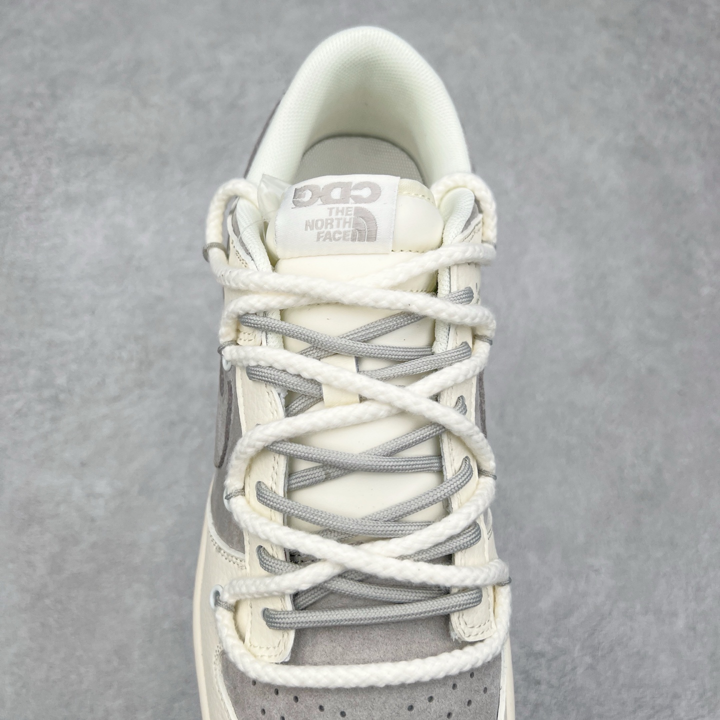 图片[5]-NK Dunk Low 定制配色 YC5066-261 大厂出品 极力推荐 原装头层材料 独家版型蒸餾加工帶來的是更好的视觉和脚感体验大厂纯原品质出货 清洁度 电绣工艺 皮料切割干净无任何毛边 细节完美 实拍调校N版已经零色差零失真 百分百还原实物色彩所见即所得 不存在货不对板色差等低级问题 选购参考实物拍摄 不混卖不参货 只用心做好货严格选品 承诺混一赔十 尺码：36 36.5 37.5 38 38.5 39 40 40.5 41 42 42.5 43 44 44.5 45-选品中心