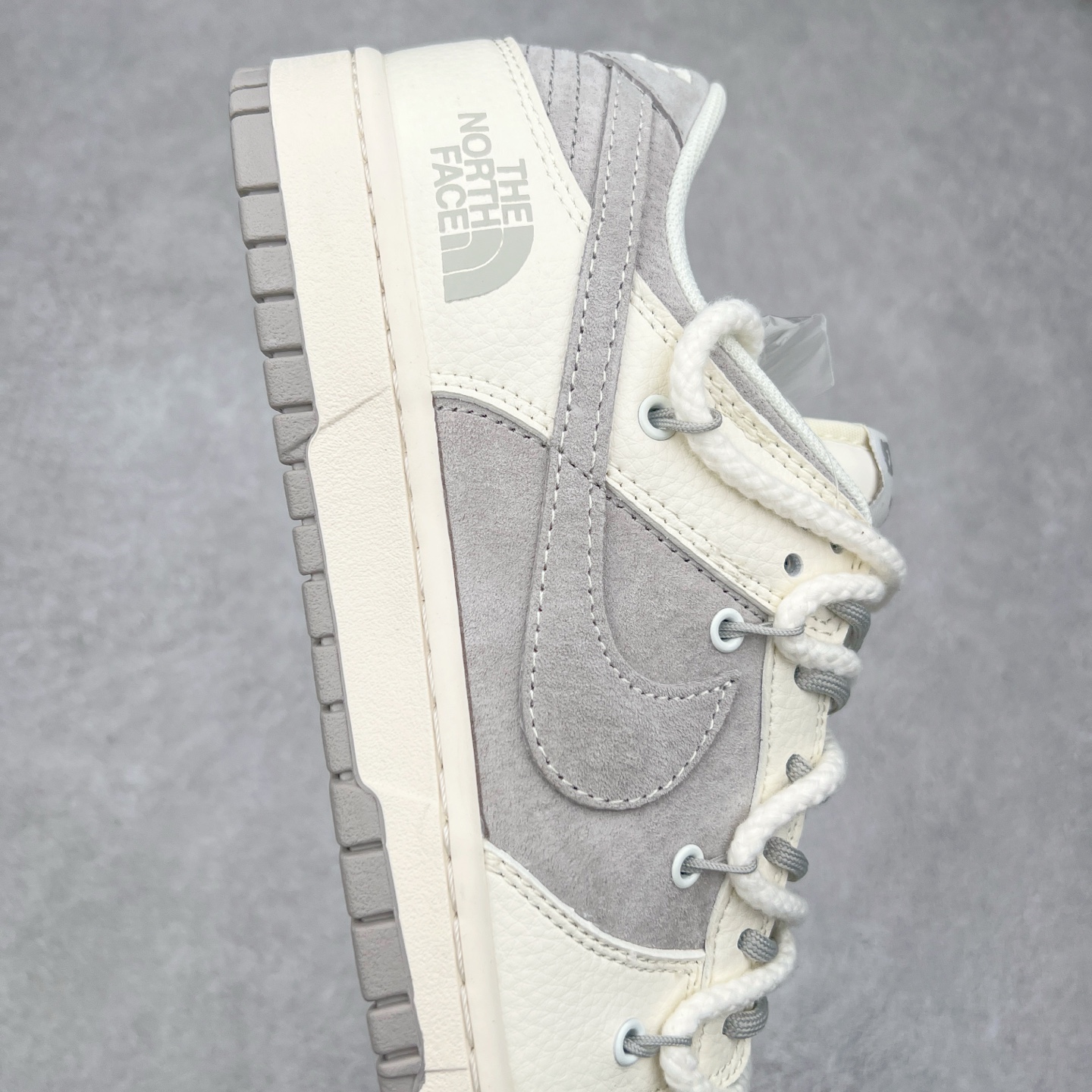 图片[6]-NK Dunk Low 定制配色 YC5066-261 大厂出品 极力推荐 原装头层材料 独家版型蒸餾加工帶來的是更好的视觉和脚感体验大厂纯原品质出货 清洁度 电绣工艺 皮料切割干净无任何毛边 细节完美 实拍调校N版已经零色差零失真 百分百还原实物色彩所见即所得 不存在货不对板色差等低级问题 选购参考实物拍摄 不混卖不参货 只用心做好货严格选品 承诺混一赔十 尺码：36 36.5 37.5 38 38.5 39 40 40.5 41 42 42.5 43 44 44.5 45-选品中心