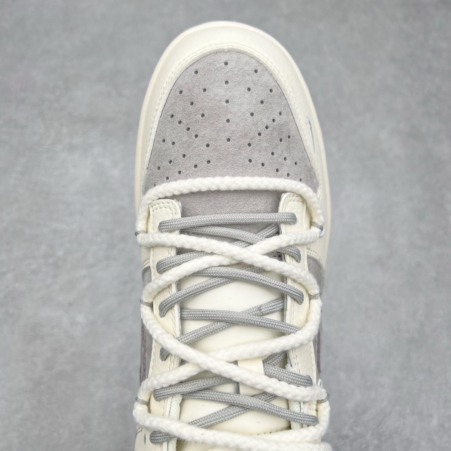 图片[4]-NK Dunk Low 定制配色 YC5066-261 大厂出品 极力推荐 原装头层材料 独家版型蒸餾加工帶來的是更好的视觉和脚感体验大厂纯原品质出货 清洁度 电绣工艺 皮料切割干净无任何毛边 细节完美 实拍调校N版已经零色差零失真 百分百还原实物色彩所见即所得 不存在货不对板色差等低级问题 选购参考实物拍摄 不混卖不参货 只用心做好货严格选品 承诺混一赔十 尺码：36 36.5 37.5 38 38.5 39 40 40.5 41 42 42.5 43 44 44.5 45-选品中心