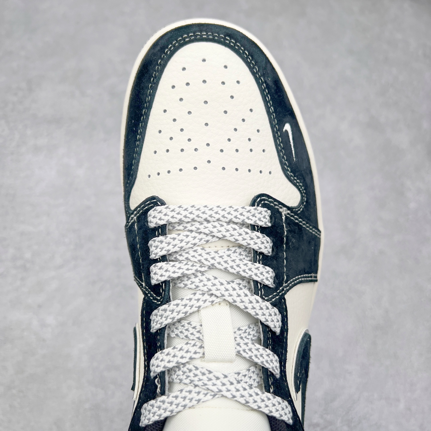 图片[4]-Air Jordan AJ1 Low 低帮定制 XX3318-502 原厂内置气垫魔块 A模大底 头层小牛皮 鞋舌AJ原厂专用牛津布+AJ专用反口珍珠布+原厂无杂质高弹内里海棉+特殊封边弹力鞋带 尺码：36 36.5 37.5 38 38.5 39 40 40.5 41 42 42.5 43 44 44.5 45-选品中心