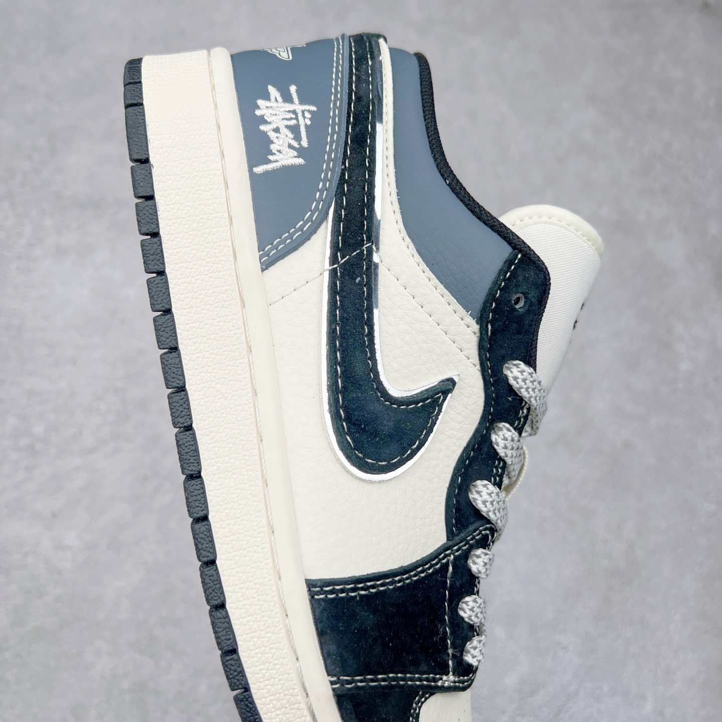 图片[6]-Air Jordan AJ1 Low 低帮定制 XX3318-502 原厂内置气垫魔块 A模大底 头层小牛皮 鞋舌AJ原厂专用牛津布+AJ专用反口珍珠布+原厂无杂质高弹内里海棉+特殊封边弹力鞋带 尺码：36 36.5 37.5 38 38.5 39 40 40.5 41 42 42.5 43 44 44.5 45-选品中心