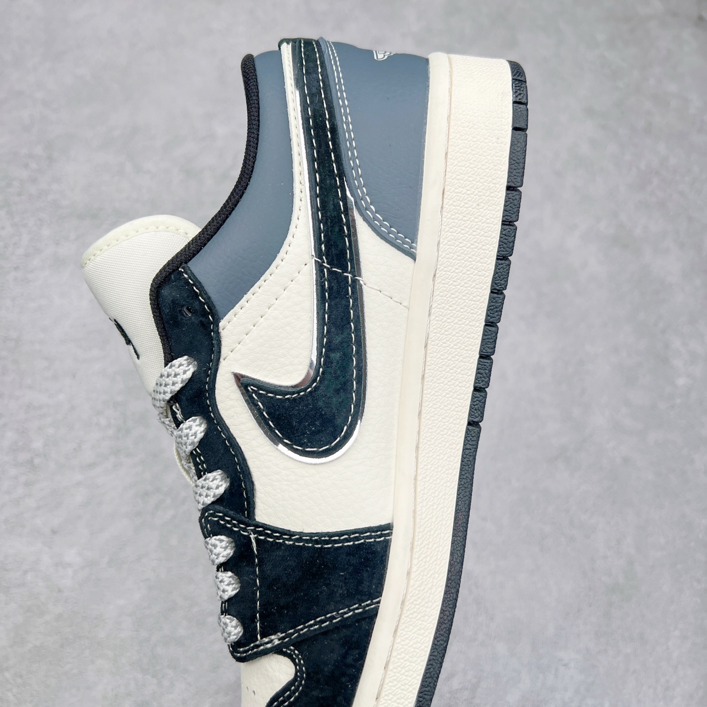 图片[7]-Air Jordan AJ1 Low 低帮定制 XX3318-502 原厂内置气垫魔块 A模大底 头层小牛皮 鞋舌AJ原厂专用牛津布+AJ专用反口珍珠布+原厂无杂质高弹内里海棉+特殊封边弹力鞋带 尺码：36 36.5 37.5 38 38.5 39 40 40.5 41 42 42.5 43 44 44.5 45-选品中心