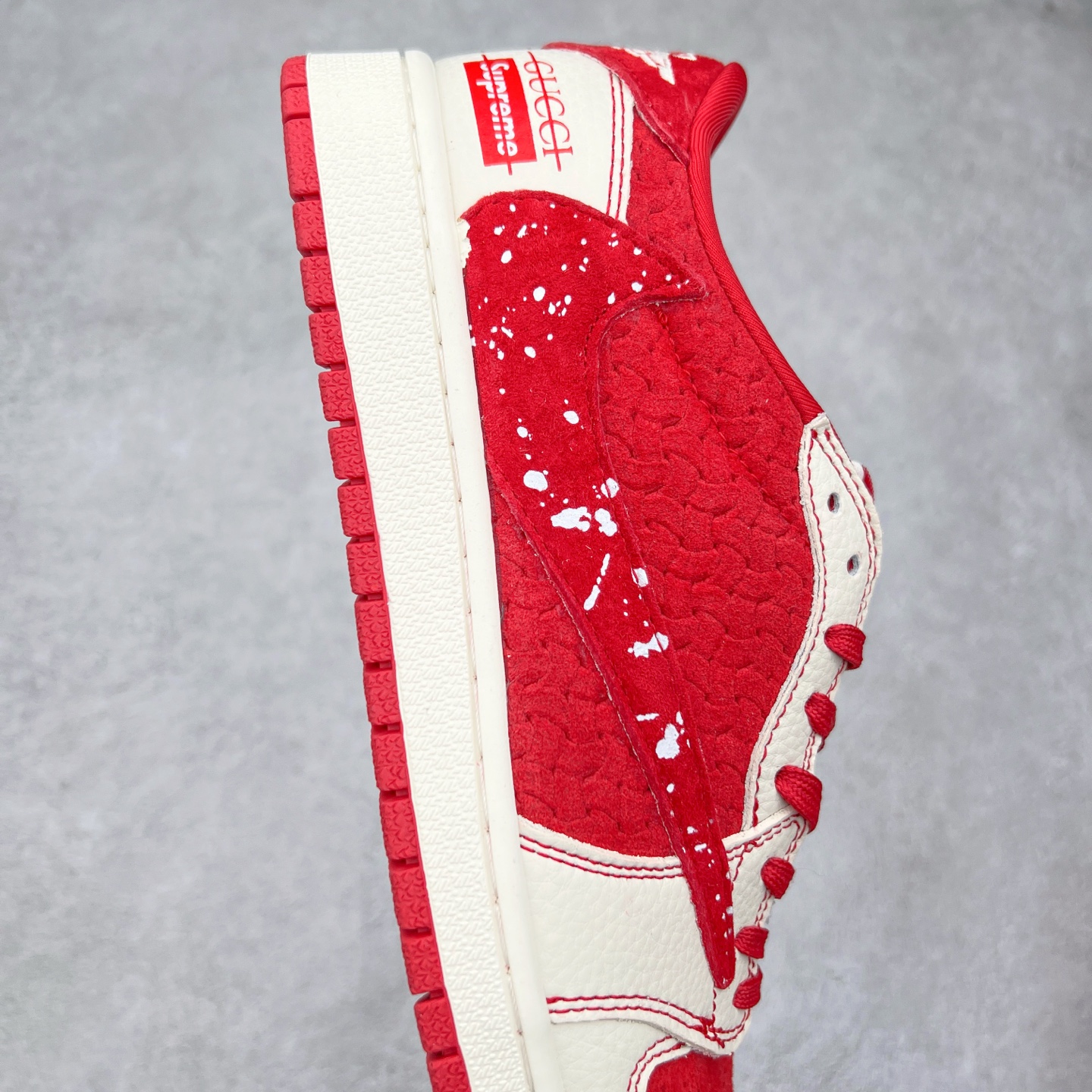 图片[6]-TS x Air Jordan AJ1 Low 倒钩低帮联名定制配色 XS2024-040 原厂内置气垫魔块 A模大底 头层小牛皮 鞋舌AJ原厂专用牛津布+AJ专用反口珍珠布+原厂无杂质高弹内里海棉+特殊封边弹力鞋带 实拍调校N版已经零色差零失真 百分百还原实物色彩所见即所得 不存在货不对板色差等低级问题 选购参考实物拍摄 不混卖不参货 只用心做好货严格选品 承诺混一赔十 尺码：36 36.5 37.5 38 38.5 39 40 40.5 41 42 42.5 43 44 44.5 45-选品中心