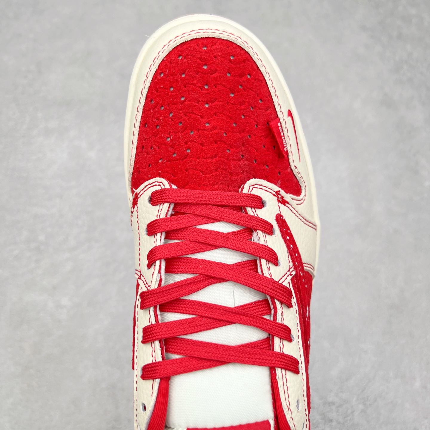 图片[4]-TS x Air Jordan AJ1 Low 倒钩低帮联名定制配色 XS2024-040 原厂内置气垫魔块 A模大底 头层小牛皮 鞋舌AJ原厂专用牛津布+AJ专用反口珍珠布+原厂无杂质高弹内里海棉+特殊封边弹力鞋带 实拍调校N版已经零色差零失真 百分百还原实物色彩所见即所得 不存在货不对板色差等低级问题 选购参考实物拍摄 不混卖不参货 只用心做好货严格选品 承诺混一赔十 尺码：36 36.5 37.5 38 38.5 39 40 40.5 41 42 42.5 43 44 44.5 45-选品中心