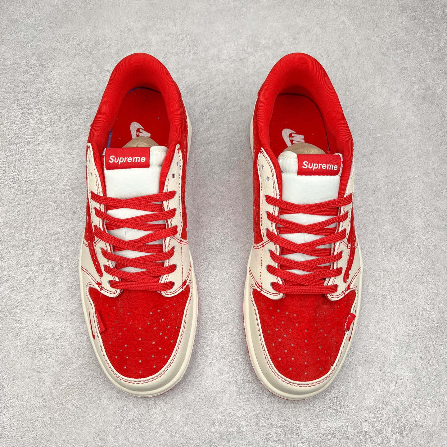 图片[2]-TS x Air Jordan AJ1 Low 倒钩低帮联名定制配色 XS2024-040 原厂内置气垫魔块 A模大底 头层小牛皮 鞋舌AJ原厂专用牛津布+AJ专用反口珍珠布+原厂无杂质高弹内里海棉+特殊封边弹力鞋带 实拍调校N版已经零色差零失真 百分百还原实物色彩所见即所得 不存在货不对板色差等低级问题 选购参考实物拍摄 不混卖不参货 只用心做好货严格选品 承诺混一赔十 尺码：36 36.5 37.5 38 38.5 39 40 40.5 41 42 42.5 43 44 44.5 45-选品中心