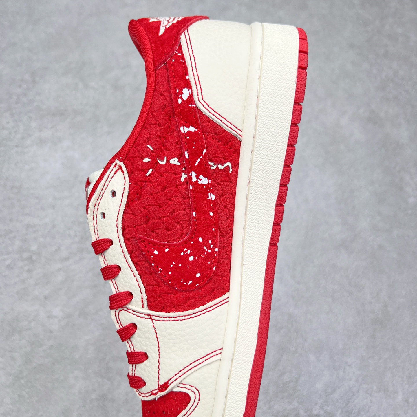 图片[7]-TS x Air Jordan AJ1 Low 倒钩低帮联名定制配色 XS2024-040 原厂内置气垫魔块 A模大底 头层小牛皮 鞋舌AJ原厂专用牛津布+AJ专用反口珍珠布+原厂无杂质高弹内里海棉+特殊封边弹力鞋带 实拍调校N版已经零色差零失真 百分百还原实物色彩所见即所得 不存在货不对板色差等低级问题 选购参考实物拍摄 不混卖不参货 只用心做好货严格选品 承诺混一赔十 尺码：36 36.5 37.5 38 38.5 39 40 40.5 41 42 42.5 43 44 44.5 45-选品中心