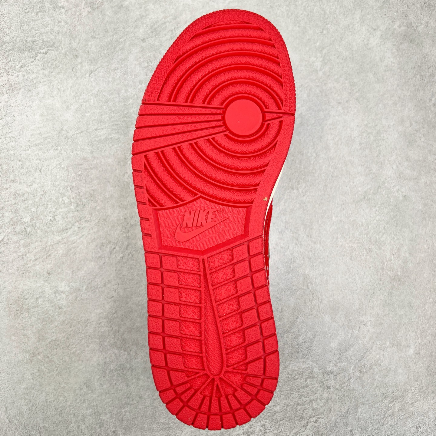 图片[9]-TS x Air Jordan AJ1 Low 倒钩低帮联名定制配色 XS2024-040 原厂内置气垫魔块 A模大底 头层小牛皮 鞋舌AJ原厂专用牛津布+AJ专用反口珍珠布+原厂无杂质高弹内里海棉+特殊封边弹力鞋带 实拍调校N版已经零色差零失真 百分百还原实物色彩所见即所得 不存在货不对板色差等低级问题 选购参考实物拍摄 不混卖不参货 只用心做好货严格选品 承诺混一赔十 尺码：36 36.5 37.5 38 38.5 39 40 40.5 41 42 42.5 43 44 44.5 45-选品中心