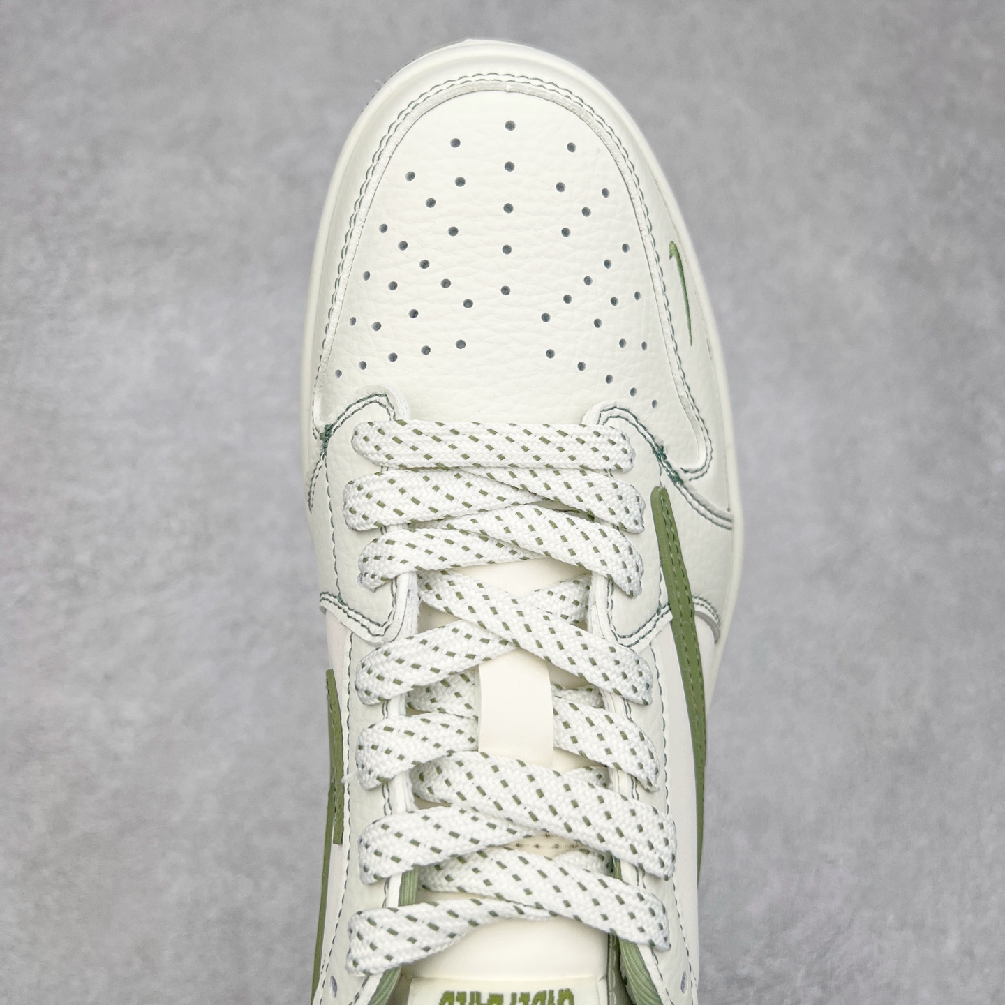 图片[4]-TS x Air Jordan AJ1 Low 倒钩低帮联名定制配色 CH6336-009 原厂内置气垫魔块 A模大底 头层小牛皮 鞋舌AJ原厂专用牛津布+AJ专用反口珍珠布+原厂无杂质高弹内里海棉+特殊封边弹力鞋带 实拍调校N版已经零色差零失真 百分百还原实物色彩所见即所得 不存在货不对板色差等低级问题 选购参考实物拍摄 不混卖不参货 只用心做好货严格选品 承诺混一赔十 尺码：36 36.5 37.5 38 38.5 39 40 40.5 41 42 42.5 43 44 44.5 45-选品中心