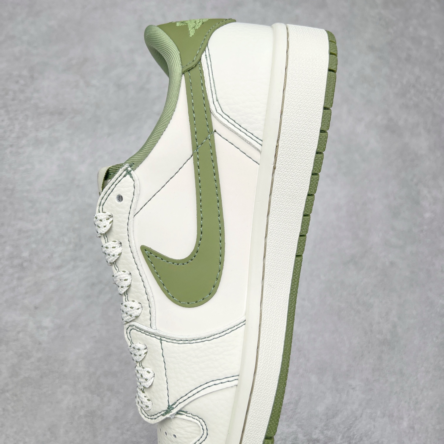 图片[7]-TS x Air Jordan AJ1 Low 倒钩低帮联名定制配色 CH6336-009 原厂内置气垫魔块 A模大底 头层小牛皮 鞋舌AJ原厂专用牛津布+AJ专用反口珍珠布+原厂无杂质高弹内里海棉+特殊封边弹力鞋带 实拍调校N版已经零色差零失真 百分百还原实物色彩所见即所得 不存在货不对板色差等低级问题 选购参考实物拍摄 不混卖不参货 只用心做好货严格选品 承诺混一赔十 尺码：36 36.5 37.5 38 38.5 39 40 40.5 41 42 42.5 43 44 44.5 45-选品中心