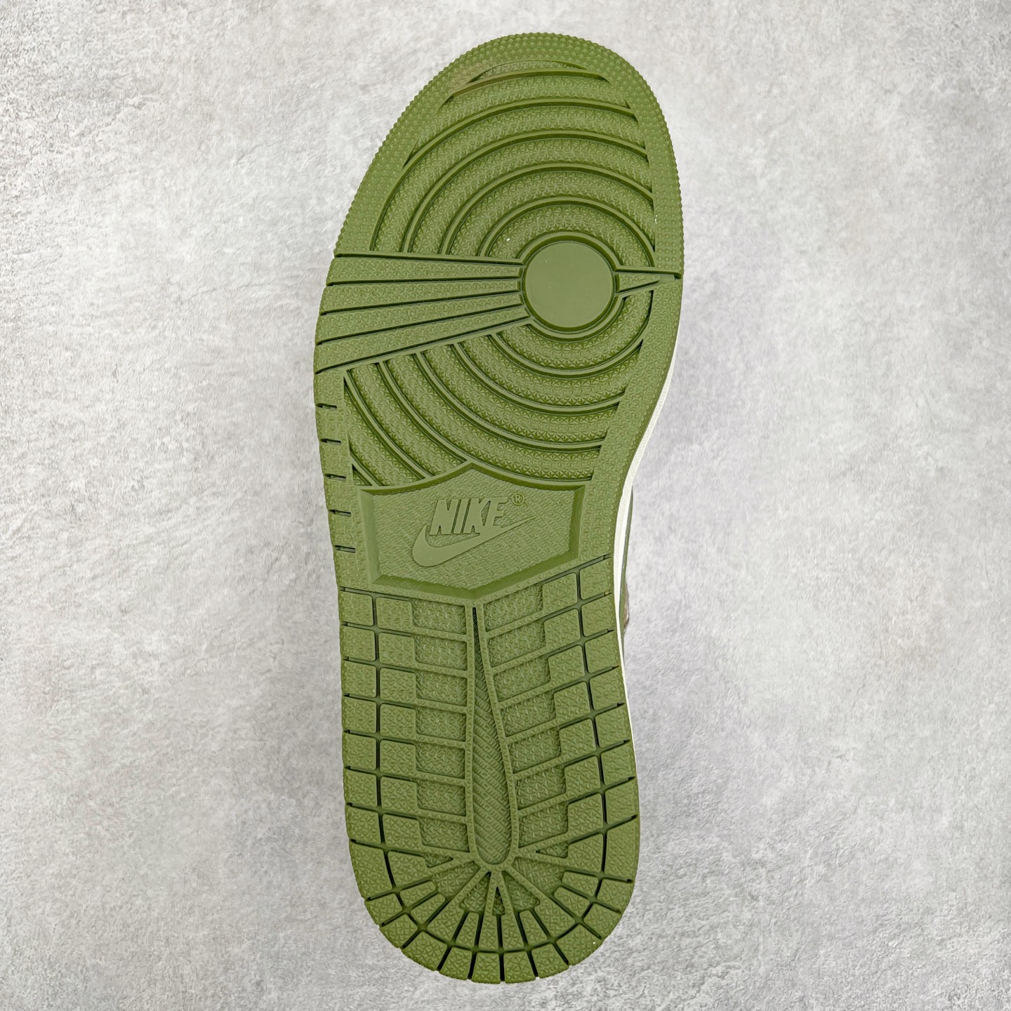 图片[9]-TS x Air Jordan AJ1 Low 倒钩低帮联名定制配色 CH6336-009 原厂内置气垫魔块 A模大底 头层小牛皮 鞋舌AJ原厂专用牛津布+AJ专用反口珍珠布+原厂无杂质高弹内里海棉+特殊封边弹力鞋带 实拍调校N版已经零色差零失真 百分百还原实物色彩所见即所得 不存在货不对板色差等低级问题 选购参考实物拍摄 不混卖不参货 只用心做好货严格选品 承诺混一赔十 尺码：36 36.5 37.5 38 38.5 39 40 40.5 41 42 42.5 43 44 44.5 45-选品中心