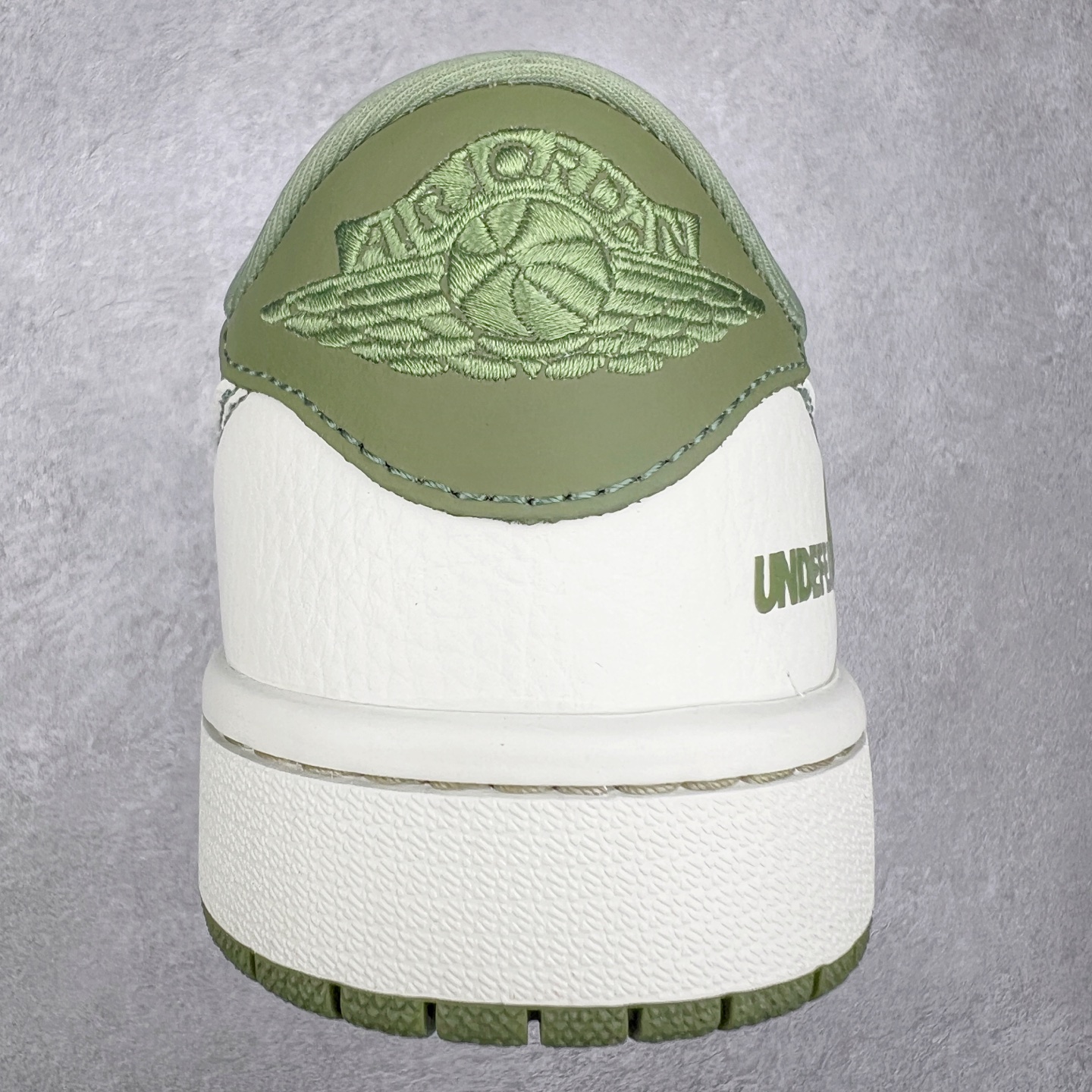 图片[8]-TS x Air Jordan AJ1 Low 倒钩低帮联名定制配色 CH6336-009 原厂内置气垫魔块 A模大底 头层小牛皮 鞋舌AJ原厂专用牛津布+AJ专用反口珍珠布+原厂无杂质高弹内里海棉+特殊封边弹力鞋带 实拍调校N版已经零色差零失真 百分百还原实物色彩所见即所得 不存在货不对板色差等低级问题 选购参考实物拍摄 不混卖不参货 只用心做好货严格选品 承诺混一赔十 尺码：36 36.5 37.5 38 38.5 39 40 40.5 41 42 42.5 43 44 44.5 45-选品中心