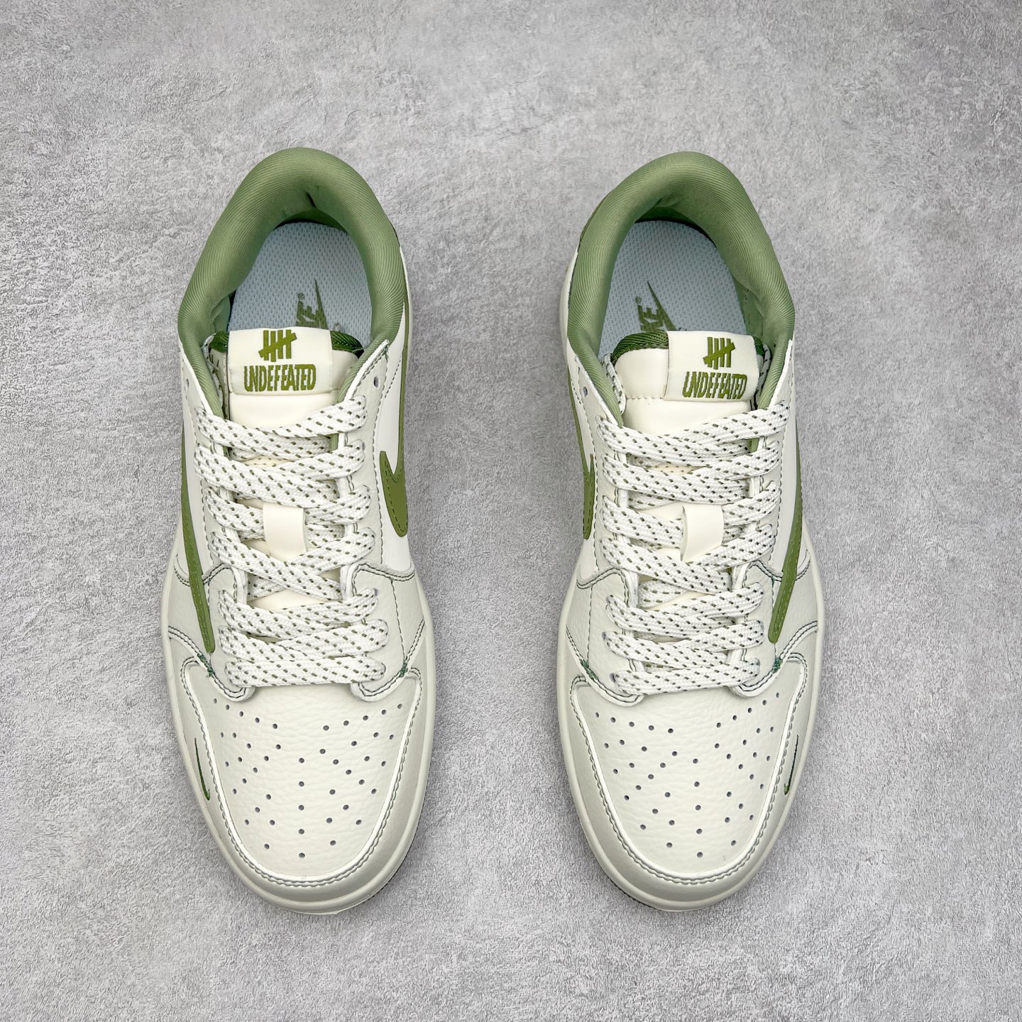 图片[2]-TS x Air Jordan AJ1 Low 倒钩低帮联名定制配色 CH6336-009 原厂内置气垫魔块 A模大底 头层小牛皮 鞋舌AJ原厂专用牛津布+AJ专用反口珍珠布+原厂无杂质高弹内里海棉+特殊封边弹力鞋带 实拍调校N版已经零色差零失真 百分百还原实物色彩所见即所得 不存在货不对板色差等低级问题 选购参考实物拍摄 不混卖不参货 只用心做好货严格选品 承诺混一赔十 尺码：36 36.5 37.5 38 38.5 39 40 40.5 41 42 42.5 43 44 44.5 45-选品中心