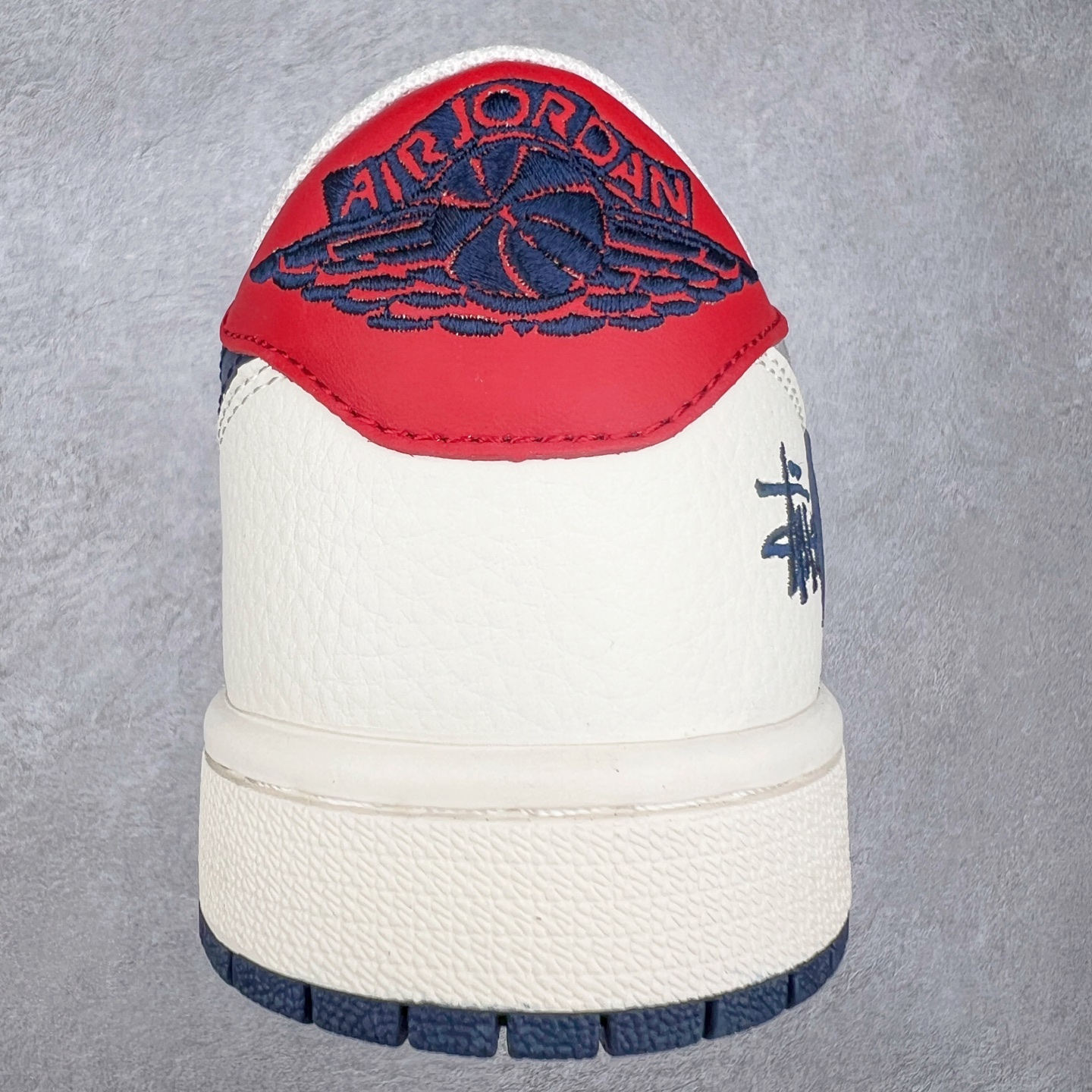 图片[8]-TS x Air Jordan AJ1 Low 倒钩低帮联名定制配色 SJ2068-143 原厂内置气垫魔块 A模大底 头层小牛皮 鞋舌AJ原厂专用牛津布+AJ专用反口珍珠布+原厂无杂质高弹内里海棉+特殊封边弹力鞋带 实拍调校N版已经零色差零失真 百分百还原实物色彩所见即所得 不存在货不对板色差等低级问题 选购参考实物拍摄 不混卖不参货 只用心做好货严格选品 承诺混一赔十 尺码：36 36.5 37.5 38 38.5 39 40 40.5 41 42 42.5 43 44 44.5 45-选品中心