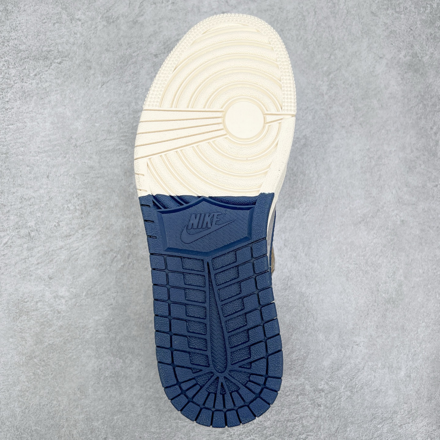 图片[9]-TS x Air Jordan AJ1 Low 倒钩低帮联名定制配色 SJ2068-143 原厂内置气垫魔块 A模大底 头层小牛皮 鞋舌AJ原厂专用牛津布+AJ专用反口珍珠布+原厂无杂质高弹内里海棉+特殊封边弹力鞋带 实拍调校N版已经零色差零失真 百分百还原实物色彩所见即所得 不存在货不对板色差等低级问题 选购参考实物拍摄 不混卖不参货 只用心做好货严格选品 承诺混一赔十 尺码：36 36.5 37.5 38 38.5 39 40 40.5 41 42 42.5 43 44 44.5 45-选品中心