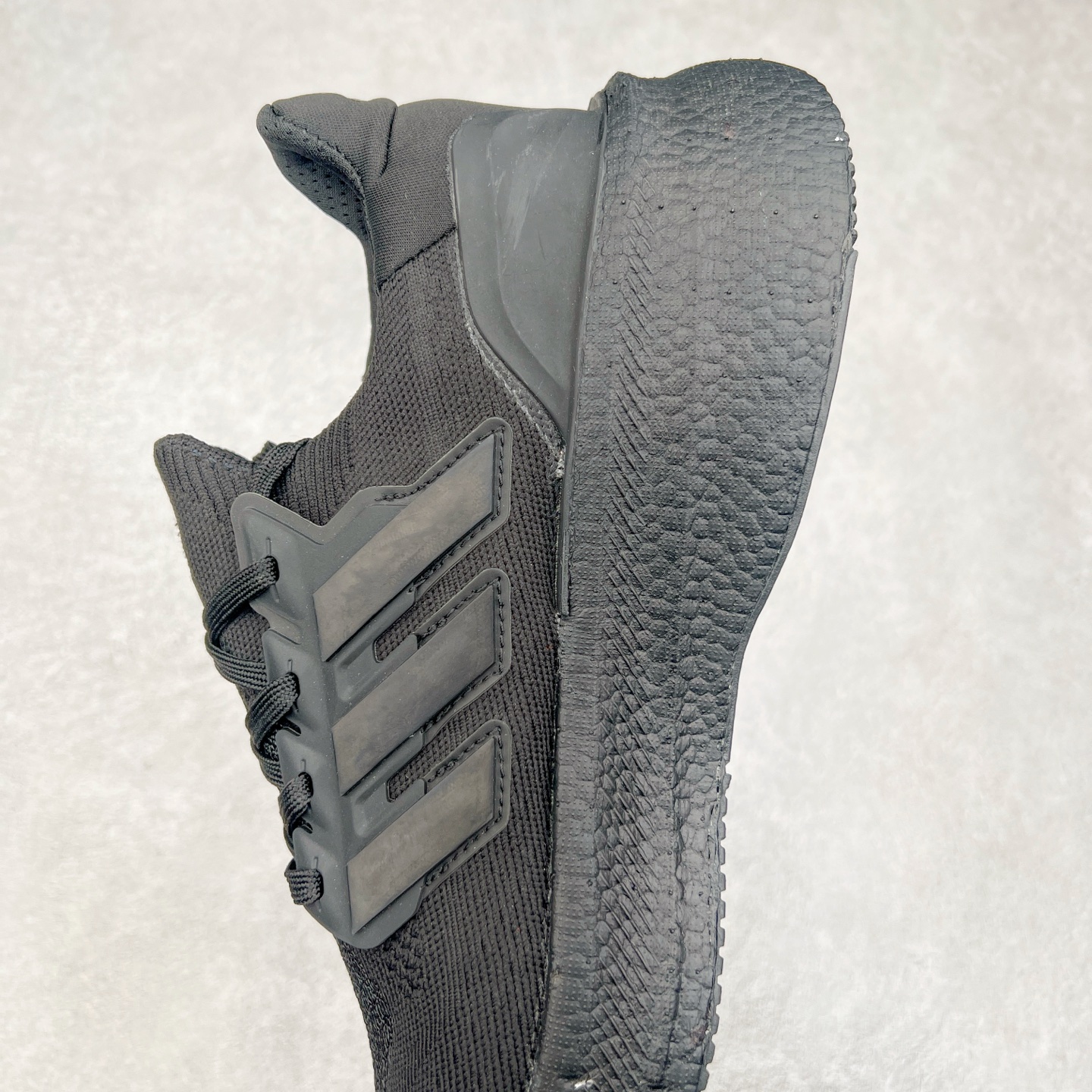 图片[7]-AD Ultra Boost 5X 2025高性能版5X系列UB低帮袜套式针织透气缓震休闲运动慢跑鞋 全新Ultraboost 5X官宣，颠覆以往，迎来该系列自2015年首次亮相最大一次革新！从鞋面到中底配置都有新的突破，跟着小编一同探究“阿迪UB有史以来最大升级”！Ultraboost 5X革新中底配置，采用LightBoost V2泡沫，与Ultraboost Light相比，前掌能量反馈增加2%。与此同时“加厚不增重”，中底相较于上一代更轻，让跑者每一次迈步都能得到更柔软、更澎湃的能量反馈。搭配X形“Torsion System”扭转系统，助力跑者从落地到脚趾离地过程的平稳过渡。Ultraboost 5X升级中足锁定性能，革新Mono Primeknit自适应鞋面配置，搭配轻质无笼鞋面结构，更加贴合跑者脚部。大底由Continental™橡胶制成，更耐磨，抓地力更出色。Adidas全新推出ULTRABOOST 5X，专注日常跑步，适用于任何级别的跑者，无距离门槛限制。兼具有氧跑、中短距离慢跑、节奏跑、间歇跑、日常通勤等各种场景，ULTRABOOST 5X都能给你带来优质的跑步体验。实拍调校N版已经零色差零失真 百分百还原实物色彩所见即所得 不存在货不对板色差等低级问题 选购参考实物拍摄 不混卖不参货 只用心做好货严格选品 承诺混一赔十 尺码：36 36.5 37.5 38 38.5 39 40 40.5 41 42 42.5 43 44 44.5 45-选品中心