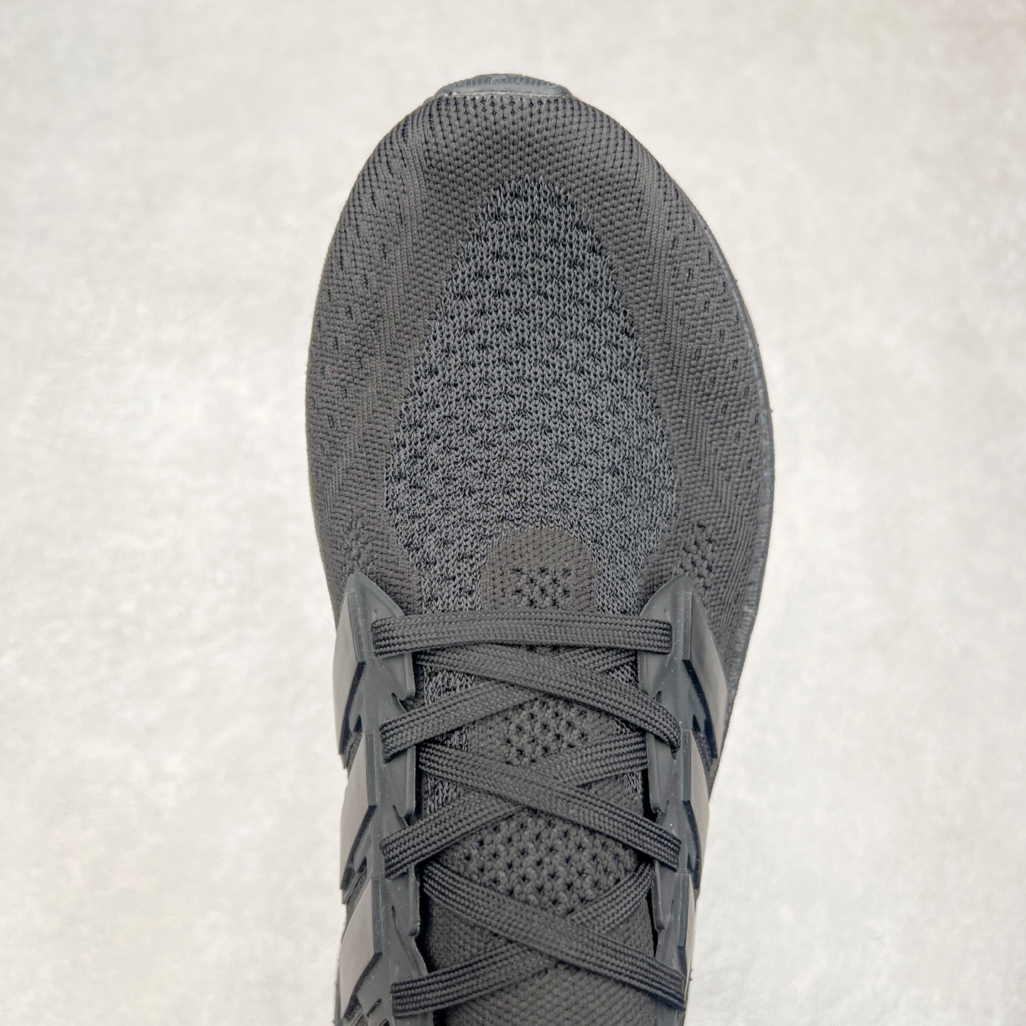 图片[4]-AD Ultra Boost 5X 2025高性能版5X系列UB低帮袜套式针织透气缓震休闲运动慢跑鞋 全新Ultraboost 5X官宣，颠覆以往，迎来该系列自2015年首次亮相最大一次革新！从鞋面到中底配置都有新的突破，跟着小编一同探究“阿迪UB有史以来最大升级”！Ultraboost 5X革新中底配置，采用LightBoost V2泡沫，与Ultraboost Light相比，前掌能量反馈增加2%。与此同时“加厚不增重”，中底相较于上一代更轻，让跑者每一次迈步都能得到更柔软、更澎湃的能量反馈。搭配X形“Torsion System”扭转系统，助力跑者从落地到脚趾离地过程的平稳过渡。Ultraboost 5X升级中足锁定性能，革新Mono Primeknit自适应鞋面配置，搭配轻质无笼鞋面结构，更加贴合跑者脚部。大底由Continental™橡胶制成，更耐磨，抓地力更出色。Adidas全新推出ULTRABOOST 5X，专注日常跑步，适用于任何级别的跑者，无距离门槛限制。兼具有氧跑、中短距离慢跑、节奏跑、间歇跑、日常通勤等各种场景，ULTRABOOST 5X都能给你带来优质的跑步体验。实拍调校N版已经零色差零失真 百分百还原实物色彩所见即所得 不存在货不对板色差等低级问题 选购参考实物拍摄 不混卖不参货 只用心做好货严格选品 承诺混一赔十 尺码：36 36.5 37.5 38 38.5 39 40 40.5 41 42 42.5 43 44 44.5 45-选品中心