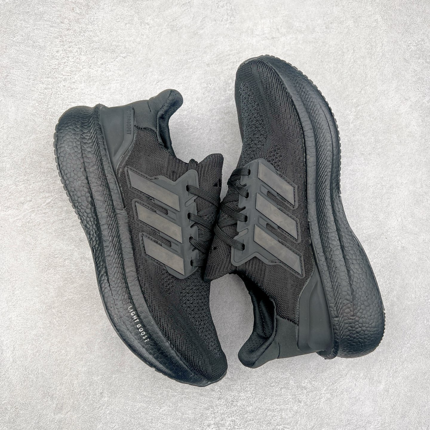 图片[3]-AD Ultra Boost 5X 2025高性能版5X系列UB低帮袜套式针织透气缓震休闲运动慢跑鞋 全新Ultraboost 5X官宣，颠覆以往，迎来该系列自2015年首次亮相最大一次革新！从鞋面到中底配置都有新的突破，跟着小编一同探究“阿迪UB有史以来最大升级”！Ultraboost 5X革新中底配置，采用LightBoost V2泡沫，与Ultraboost Light相比，前掌能量反馈增加2%。与此同时“加厚不增重”，中底相较于上一代更轻，让跑者每一次迈步都能得到更柔软、更澎湃的能量反馈。搭配X形“Torsion System”扭转系统，助力跑者从落地到脚趾离地过程的平稳过渡。Ultraboost 5X升级中足锁定性能，革新Mono Primeknit自适应鞋面配置，搭配轻质无笼鞋面结构，更加贴合跑者脚部。大底由Continental™橡胶制成，更耐磨，抓地力更出色。Adidas全新推出ULTRABOOST 5X，专注日常跑步，适用于任何级别的跑者，无距离门槛限制。兼具有氧跑、中短距离慢跑、节奏跑、间歇跑、日常通勤等各种场景，ULTRABOOST 5X都能给你带来优质的跑步体验。实拍调校N版已经零色差零失真 百分百还原实物色彩所见即所得 不存在货不对板色差等低级问题 选购参考实物拍摄 不混卖不参货 只用心做好货严格选品 承诺混一赔十 尺码：36 36.5 37.5 38 38.5 39 40 40.5 41 42 42.5 43 44 44.5 45-选品中心