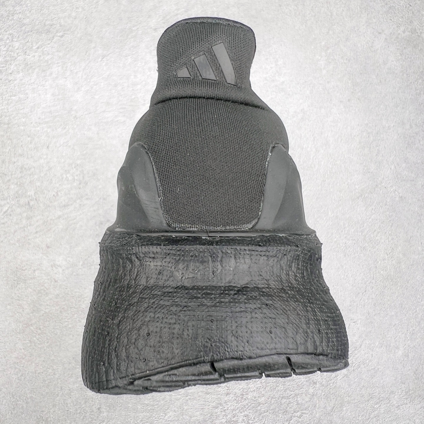 图片[8]-AD Ultra Boost 5X 2025高性能版5X系列UB低帮袜套式针织透气缓震休闲运动慢跑鞋 全新Ultraboost 5X官宣，颠覆以往，迎来该系列自2015年首次亮相最大一次革新！从鞋面到中底配置都有新的突破，跟着小编一同探究“阿迪UB有史以来最大升级”！Ultraboost 5X革新中底配置，采用LightBoost V2泡沫，与Ultraboost Light相比，前掌能量反馈增加2%。与此同时“加厚不增重”，中底相较于上一代更轻，让跑者每一次迈步都能得到更柔软、更澎湃的能量反馈。搭配X形“Torsion System”扭转系统，助力跑者从落地到脚趾离地过程的平稳过渡。Ultraboost 5X升级中足锁定性能，革新Mono Primeknit自适应鞋面配置，搭配轻质无笼鞋面结构，更加贴合跑者脚部。大底由Continental™橡胶制成，更耐磨，抓地力更出色。Adidas全新推出ULTRABOOST 5X，专注日常跑步，适用于任何级别的跑者，无距离门槛限制。兼具有氧跑、中短距离慢跑、节奏跑、间歇跑、日常通勤等各种场景，ULTRABOOST 5X都能给你带来优质的跑步体验。实拍调校N版已经零色差零失真 百分百还原实物色彩所见即所得 不存在货不对板色差等低级问题 选购参考实物拍摄 不混卖不参货 只用心做好货严格选品 承诺混一赔十 尺码：36 36.5 37.5 38 38.5 39 40 40.5 41 42 42.5 43 44 44.5 45-选品中心