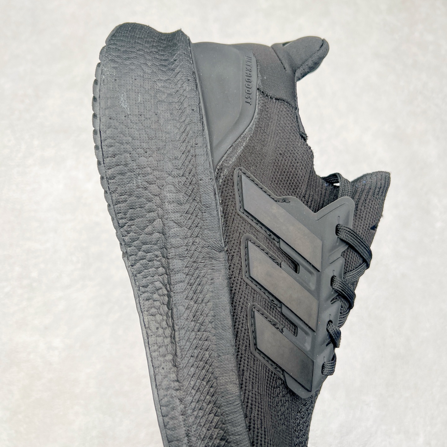 图片[6]-AD Ultra Boost 5X 2025高性能版5X系列UB低帮袜套式针织透气缓震休闲运动慢跑鞋 全新Ultraboost 5X官宣，颠覆以往，迎来该系列自2015年首次亮相最大一次革新！从鞋面到中底配置都有新的突破，跟着小编一同探究“阿迪UB有史以来最大升级”！Ultraboost 5X革新中底配置，采用LightBoost V2泡沫，与Ultraboost Light相比，前掌能量反馈增加2%。与此同时“加厚不增重”，中底相较于上一代更轻，让跑者每一次迈步都能得到更柔软、更澎湃的能量反馈。搭配X形“Torsion System”扭转系统，助力跑者从落地到脚趾离地过程的平稳过渡。Ultraboost 5X升级中足锁定性能，革新Mono Primeknit自适应鞋面配置，搭配轻质无笼鞋面结构，更加贴合跑者脚部。大底由Continental™橡胶制成，更耐磨，抓地力更出色。Adidas全新推出ULTRABOOST 5X，专注日常跑步，适用于任何级别的跑者，无距离门槛限制。兼具有氧跑、中短距离慢跑、节奏跑、间歇跑、日常通勤等各种场景，ULTRABOOST 5X都能给你带来优质的跑步体验。实拍调校N版已经零色差零失真 百分百还原实物色彩所见即所得 不存在货不对板色差等低级问题 选购参考实物拍摄 不混卖不参货 只用心做好货严格选品 承诺混一赔十 尺码：36 36.5 37.5 38 38.5 39 40 40.5 41 42 42.5 43 44 44.5 45-选品中心