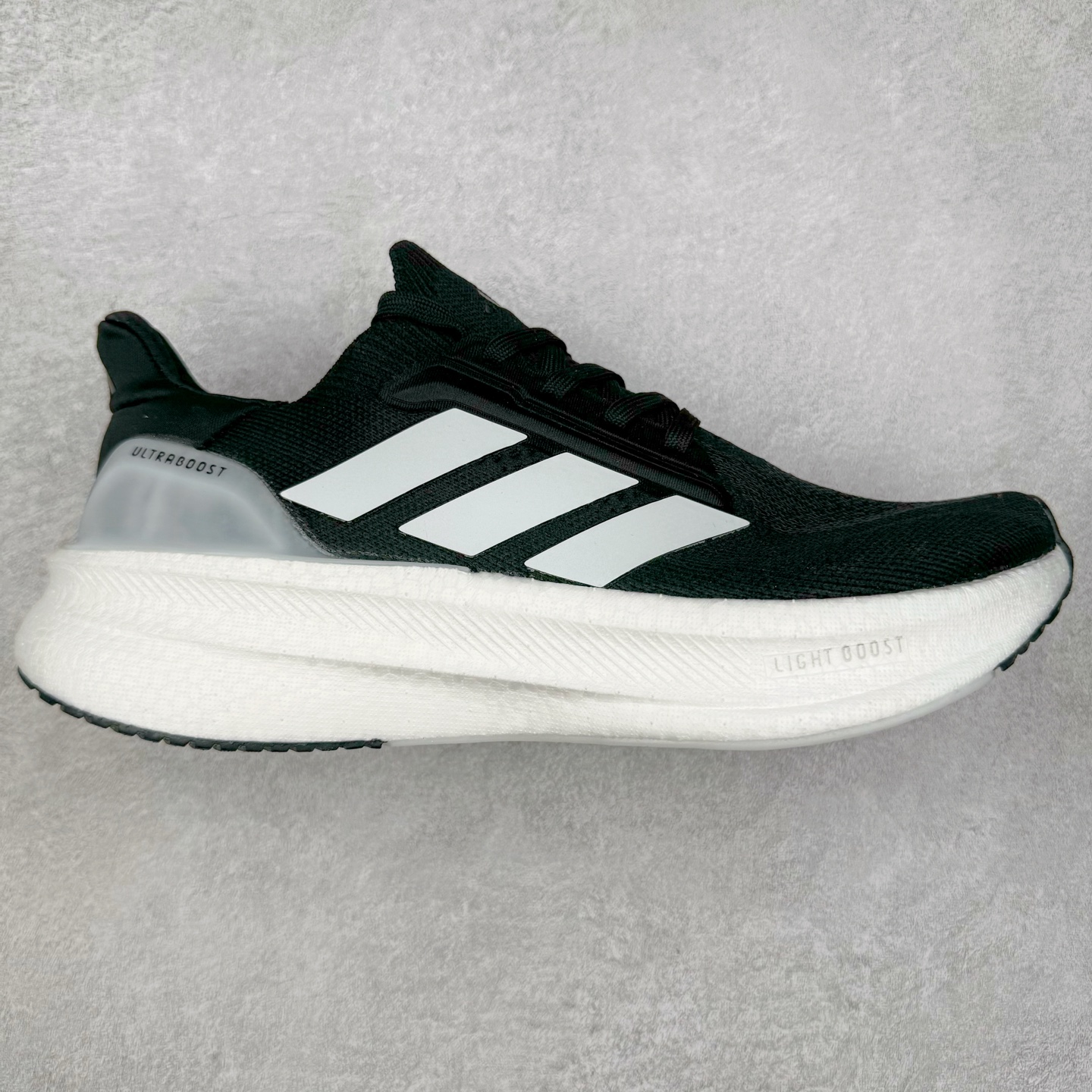 图片[3]-AD Ultra Boost 5X 2025高性能版5X系列UB低帮袜套式针织透气缓震休闲运动慢跑鞋 全新Ultraboost 5X官宣，颠覆以往，迎来该系列自2015年首次亮相最大一次革新！从鞋面到中底配置都有新的突破，跟着小编一同探究“阿迪UB有史以来最大升级”！Ultraboost 5X革新中底配置，采用LightBoost V2泡沫，与Ultraboost Light相比，前掌能量反馈增加2%。与此同时“加厚不增重”，中底相较于上一代更轻，让跑者每一次迈步都能得到更柔软、更澎湃的能量反馈。搭配X形“Torsion System”扭转系统，助力跑者从落地到脚趾离地过程的平稳过渡。Ultraboost 5X升级中足锁定性能，革新Mono Primeknit自适应鞋面配置，搭配轻质无笼鞋面结构，更加贴合跑者脚部。大底由Continental™橡胶制成，更耐磨，抓地力更出色。Adidas全新推出ULTRABOOST 5X，专注日常跑步，适用于任何级别的跑者，无距离门槛限制。兼具有氧跑、中短距离慢跑、节奏跑、间歇跑、日常通勤等各种场景，ULTRABOOST 5X都能给你带来优质的跑步体验。实拍调校N版已经零色差零失真 百分百还原实物色彩所见即所得 不存在货不对板色差等低级问题 选购参考实物拍摄 不混卖不参货 只用心做好货严格选品 承诺混一赔十 尺码：36 36.5 37.5 38 38.5 39 40 40.5 41 42 42.5 43 44 44.5 45-选品中心